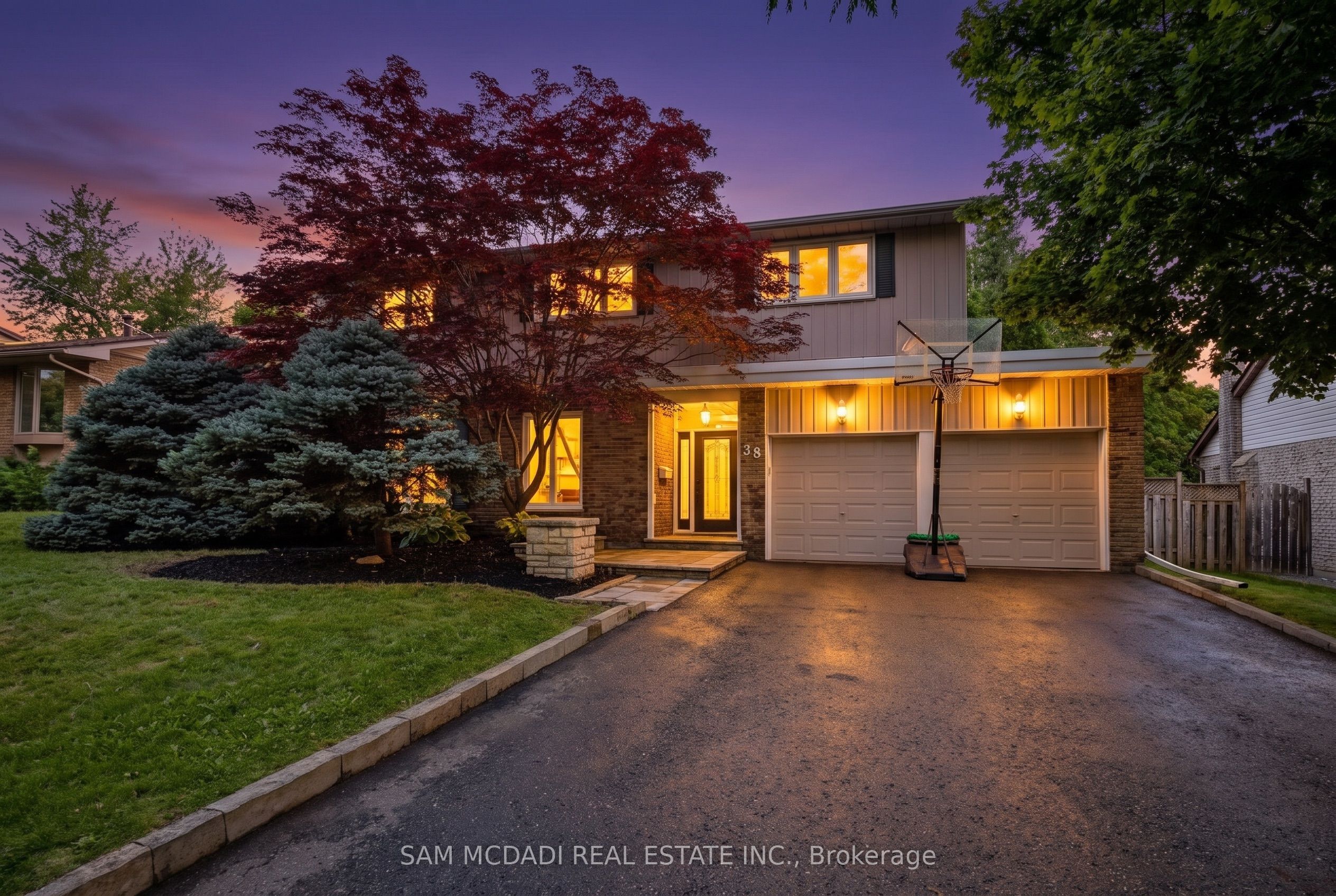 38 Kenninghall Boulevard Property Photo 1