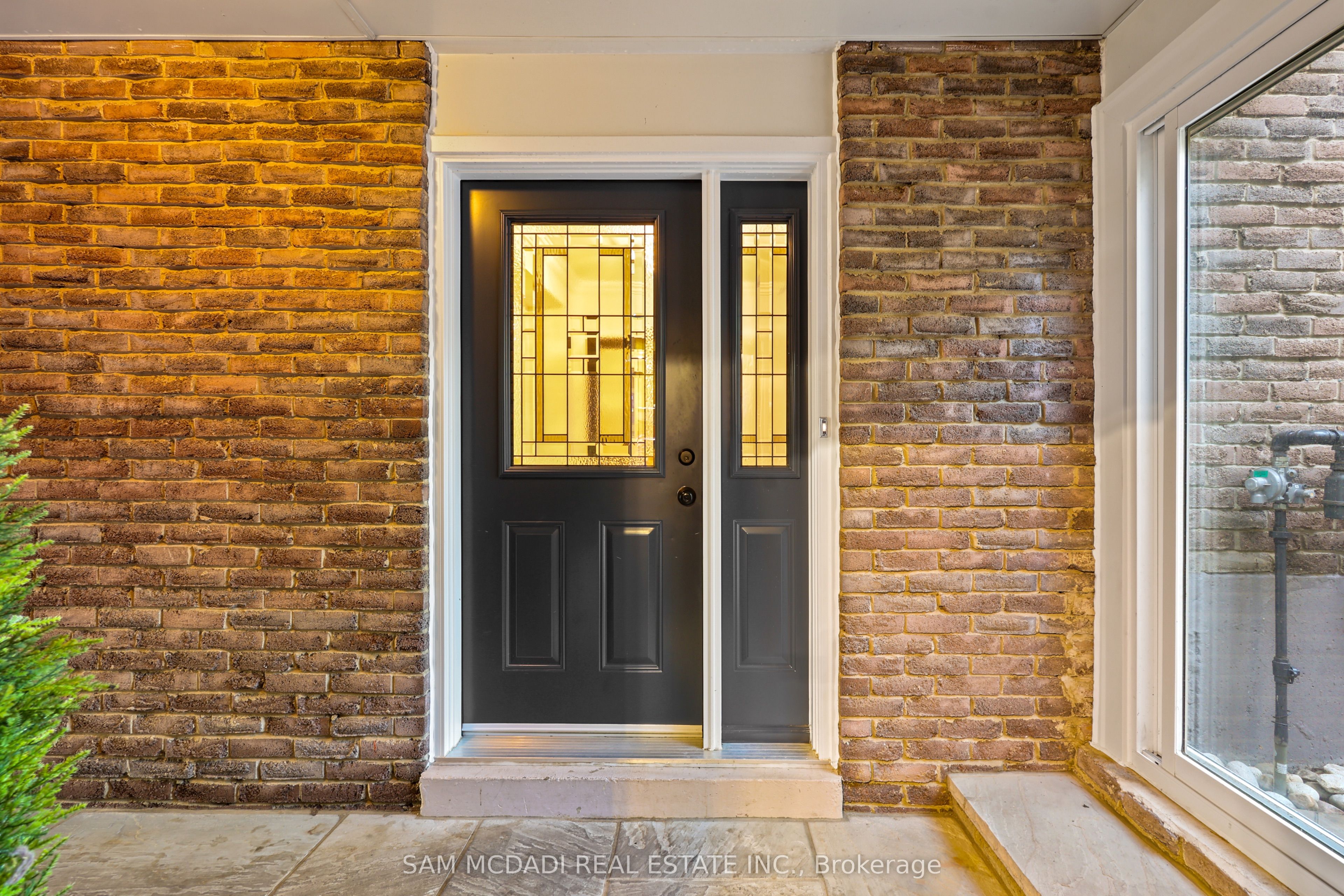 38 Kenninghall Boulevard Property Photo 4
