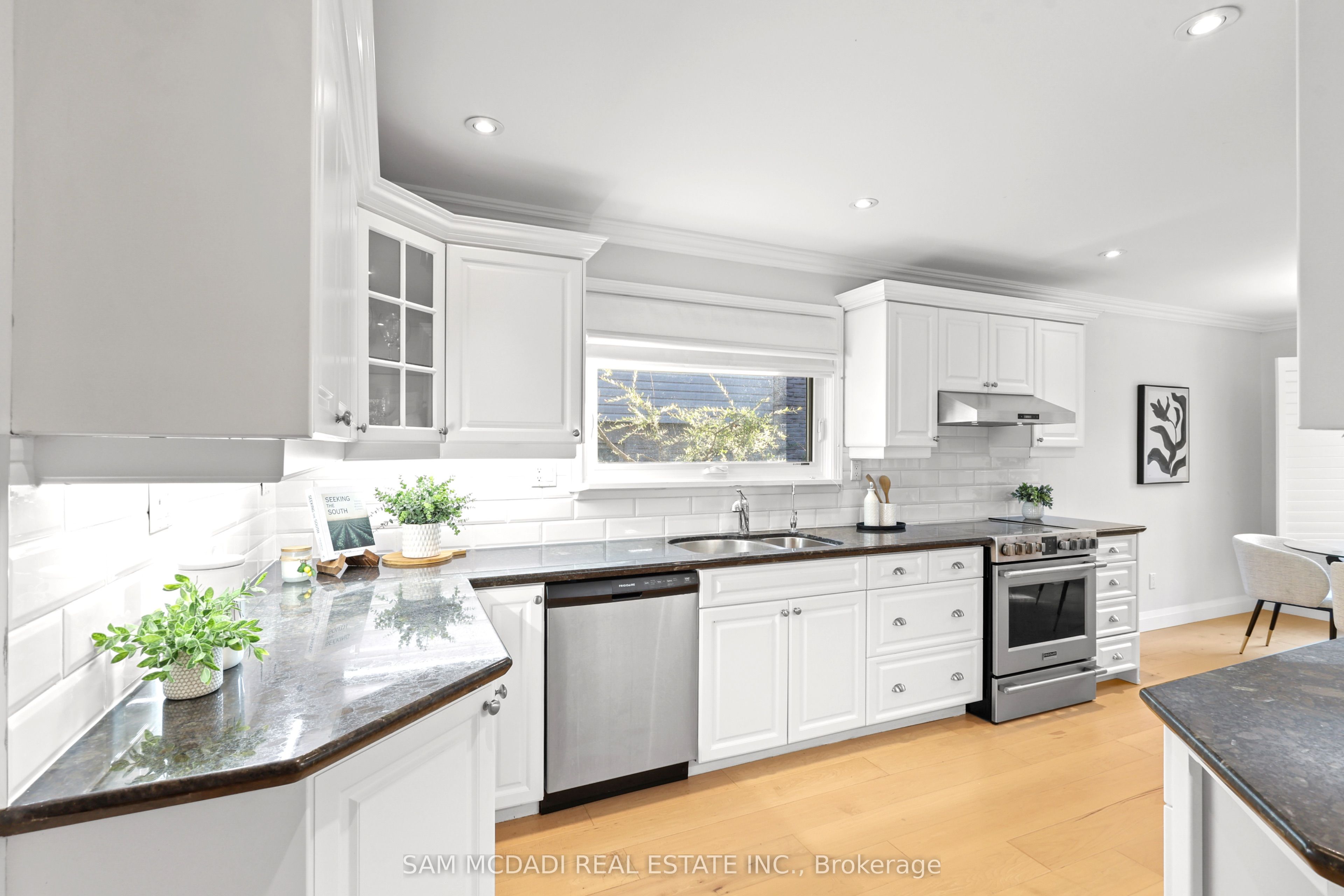 38 Kenninghall Boulevard Property Photo 11