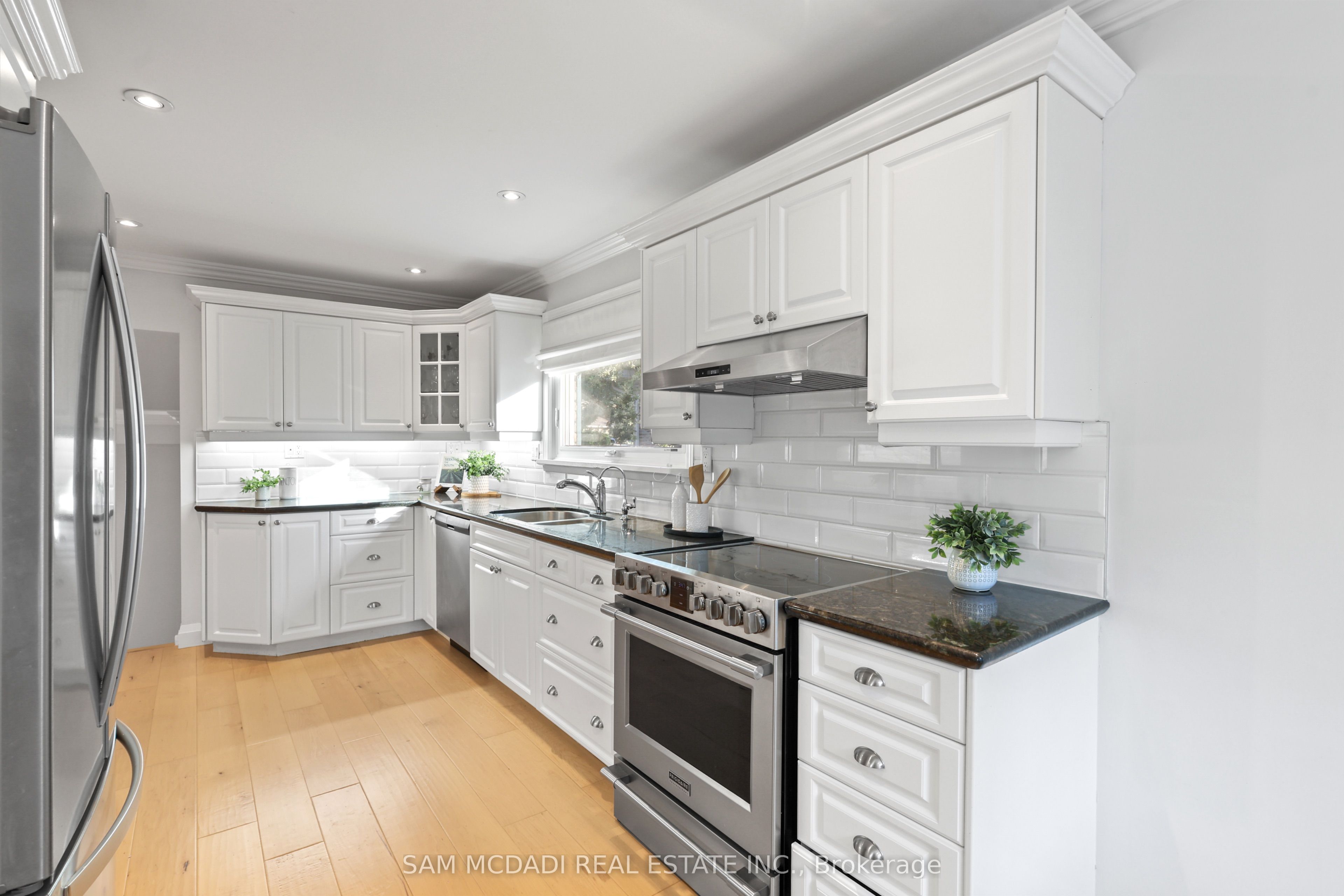 38 Kenninghall Boulevard Property Photo 12