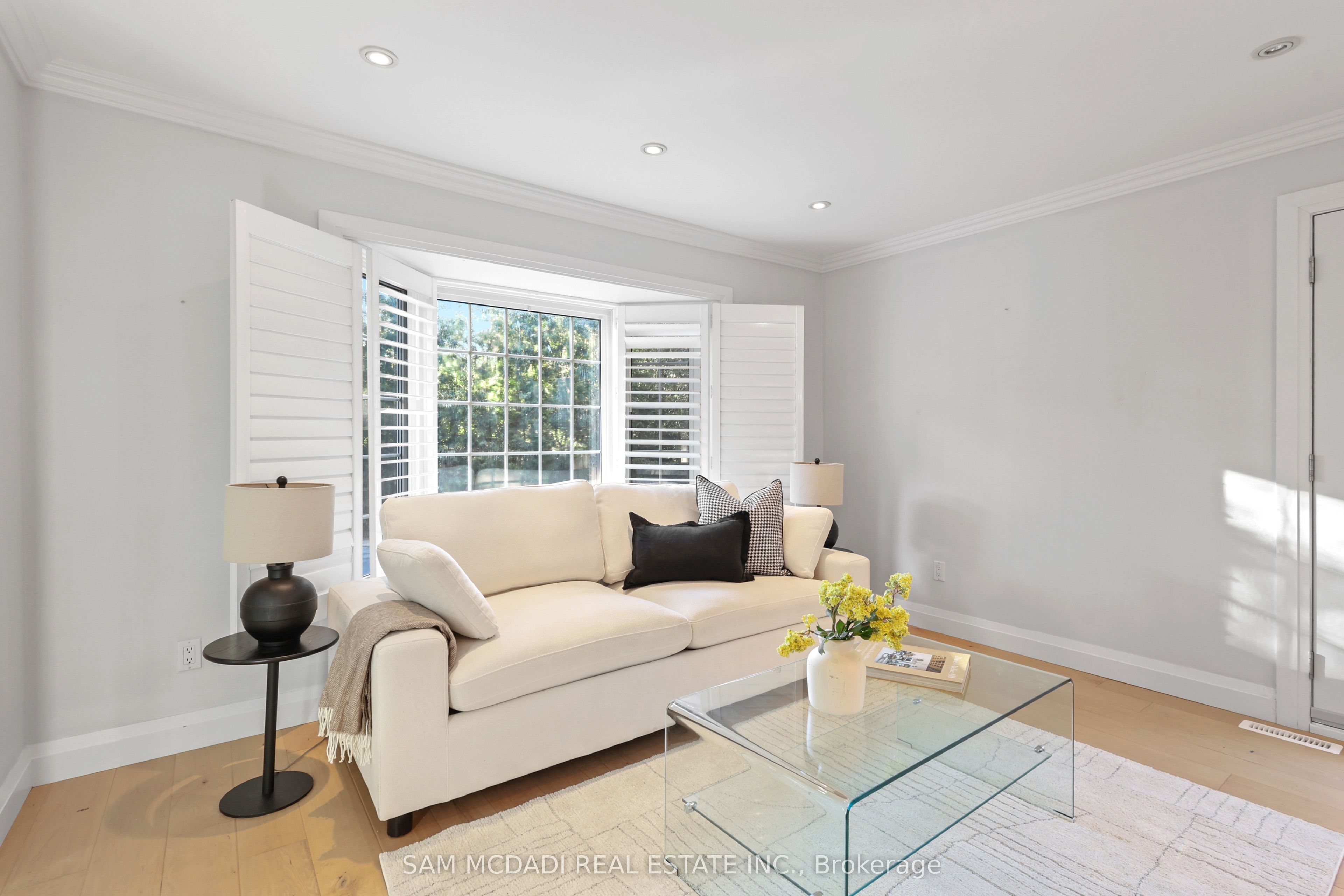 38 Kenninghall Boulevard Property Photo 16