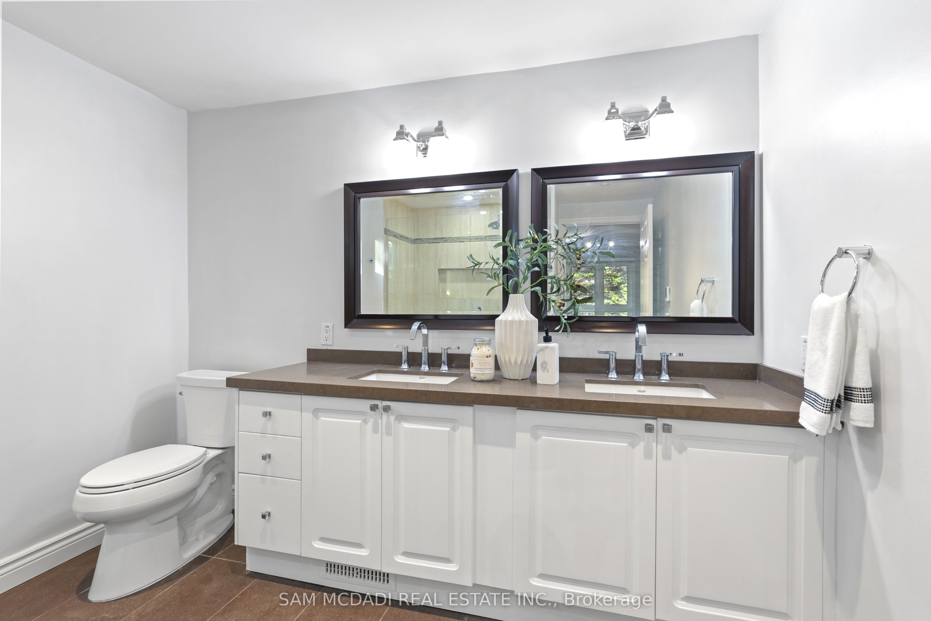 38 Kenninghall Boulevard Property Photo 25