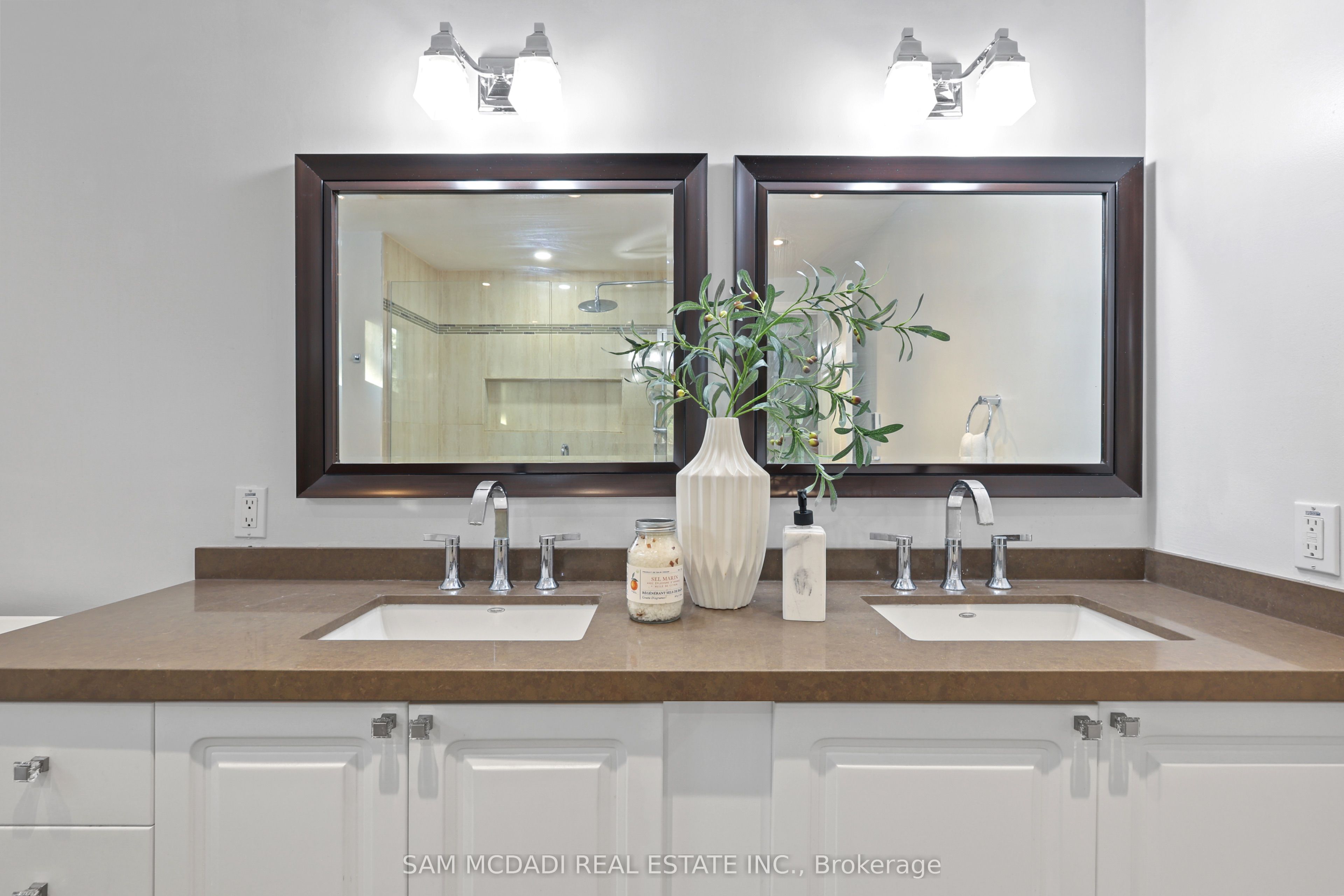 38 Kenninghall Boulevard Property Photo 26