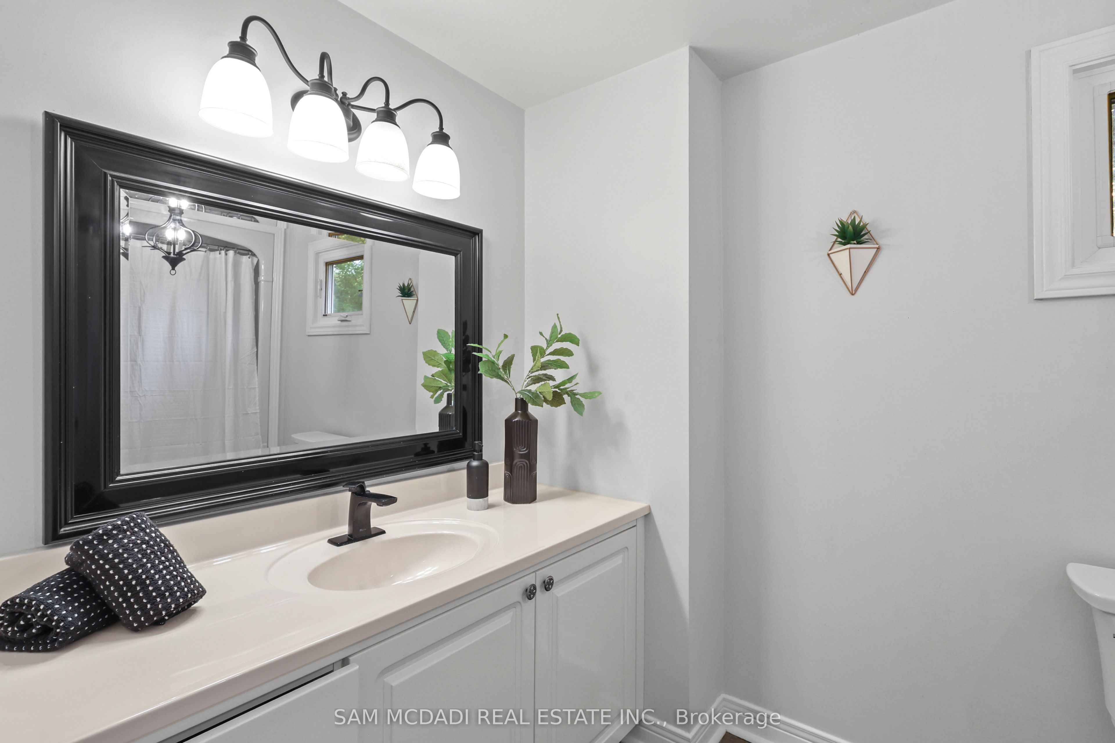 38 Kenninghall Boulevard Property Photo 31