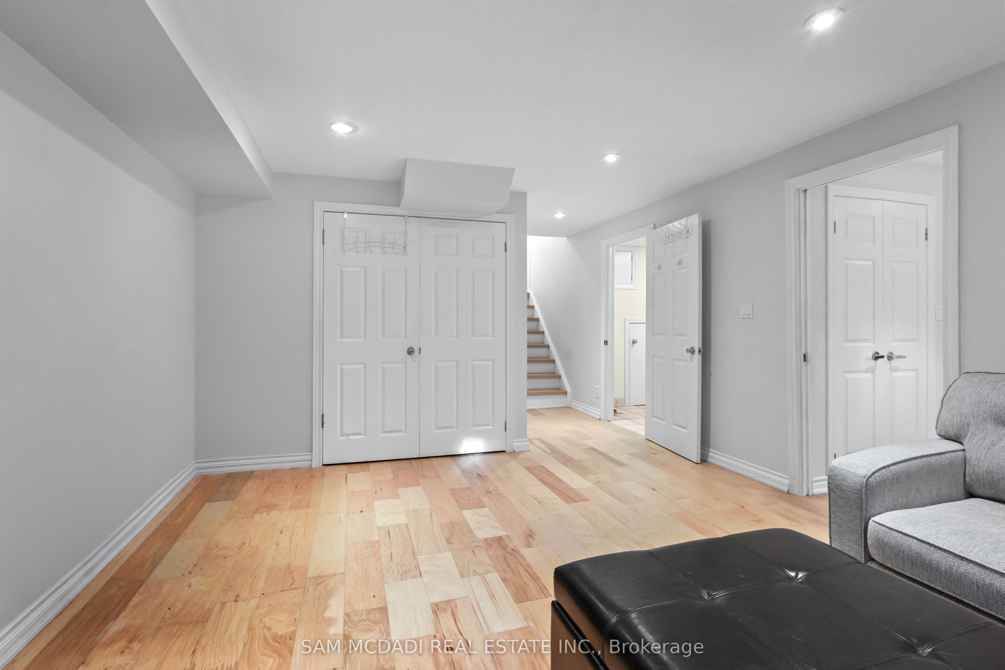 38 Kenninghall Boulevard Property Photo 34