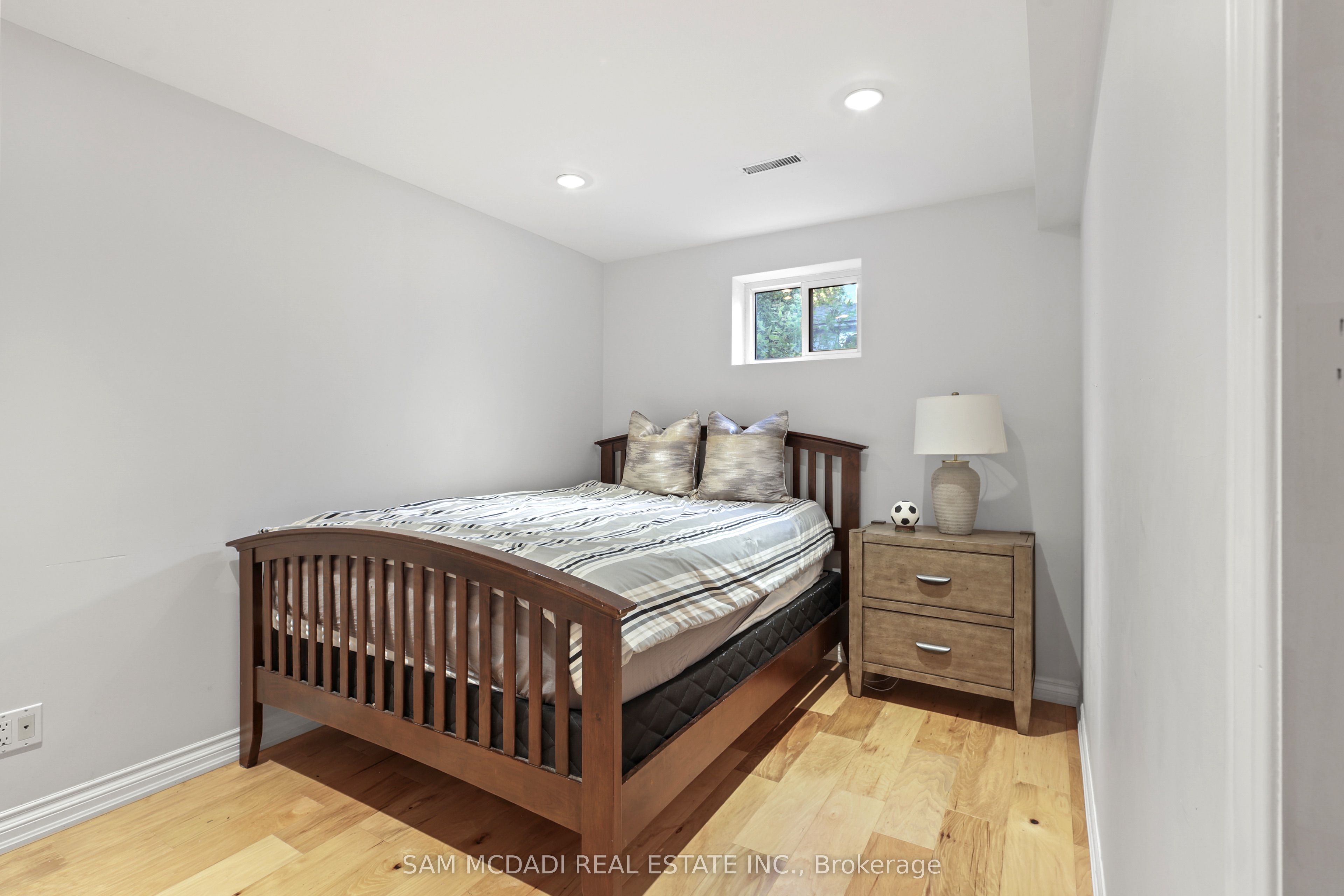 38 Kenninghall Boulevard Property Photo 35