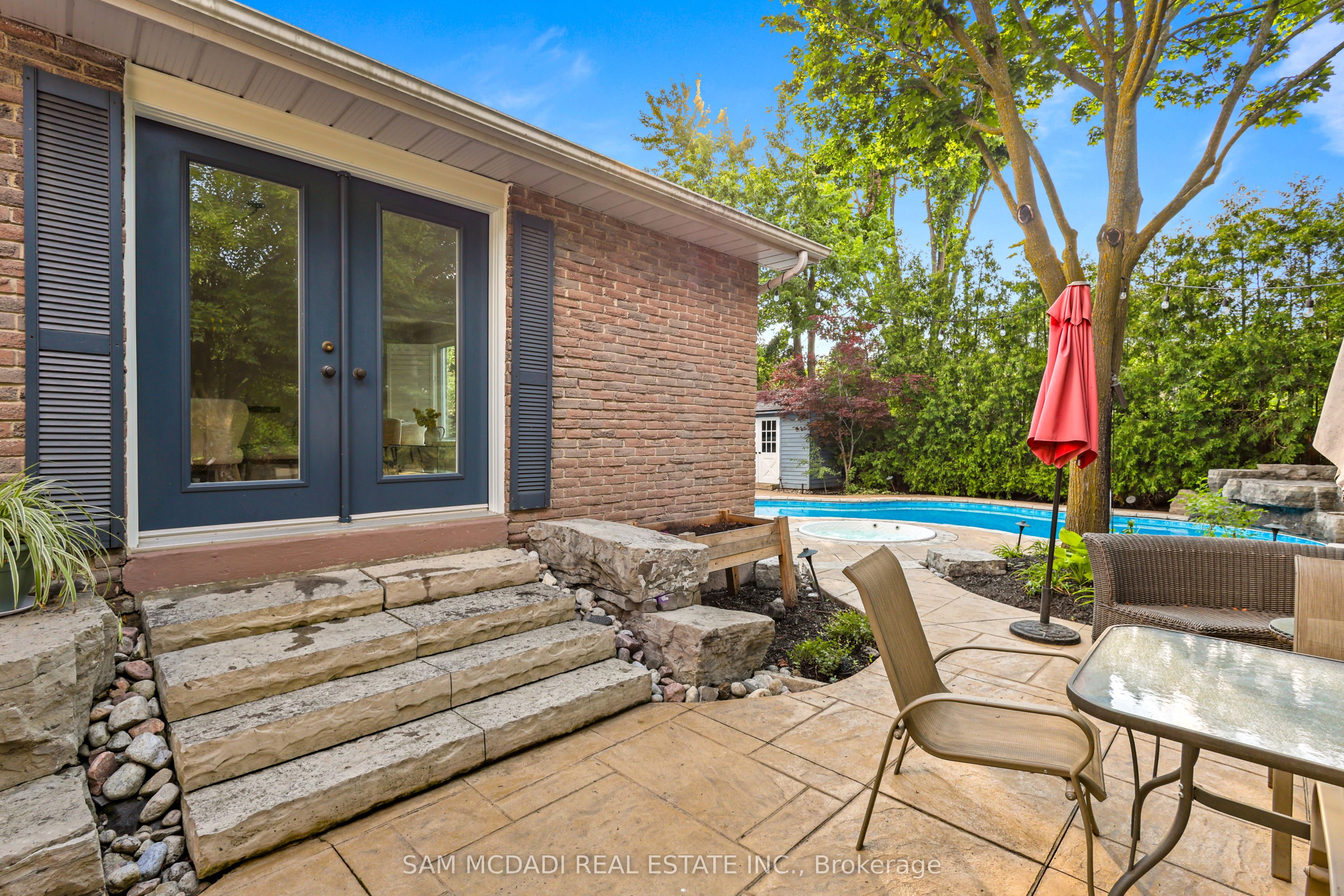 38 Kenninghall Boulevard Property Photo 37