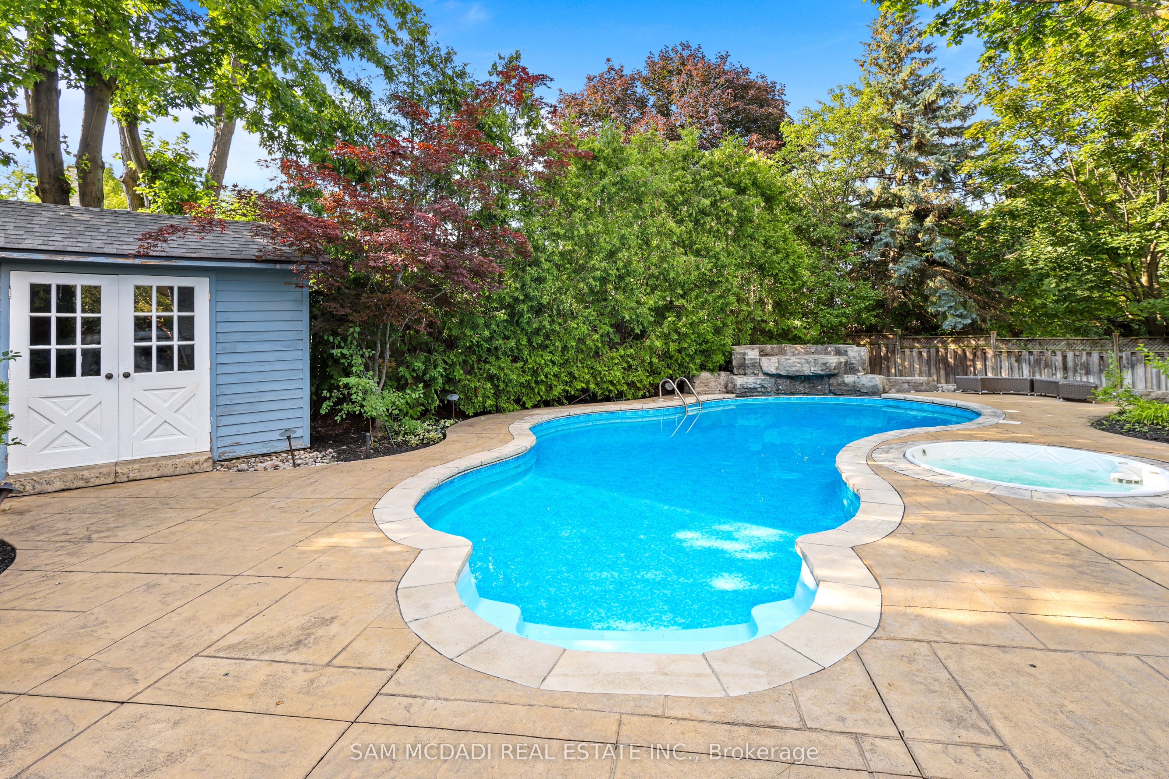 38 Kenninghall Boulevard Property Photo 40