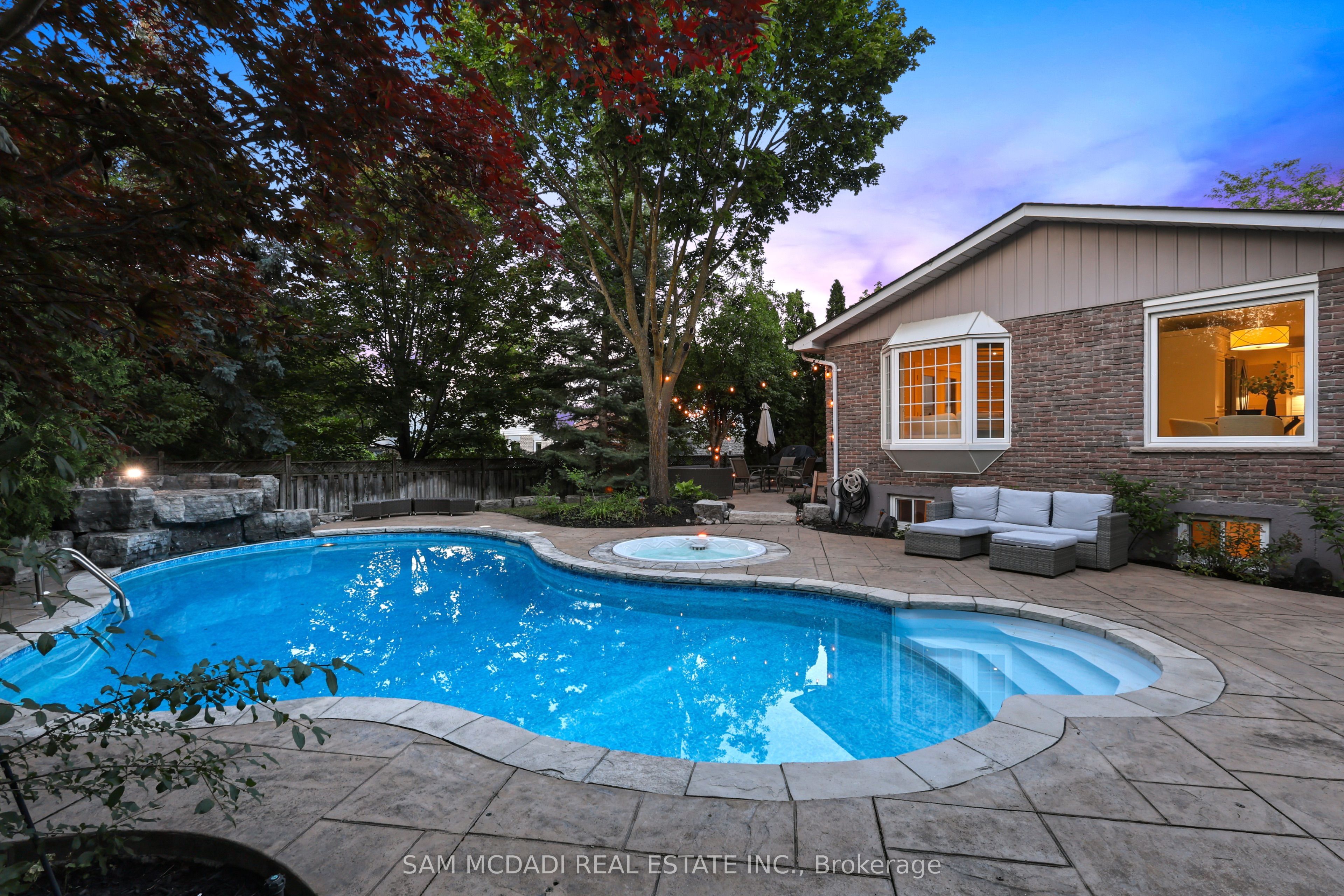 38 Kenninghall Boulevard Property Photo 42
