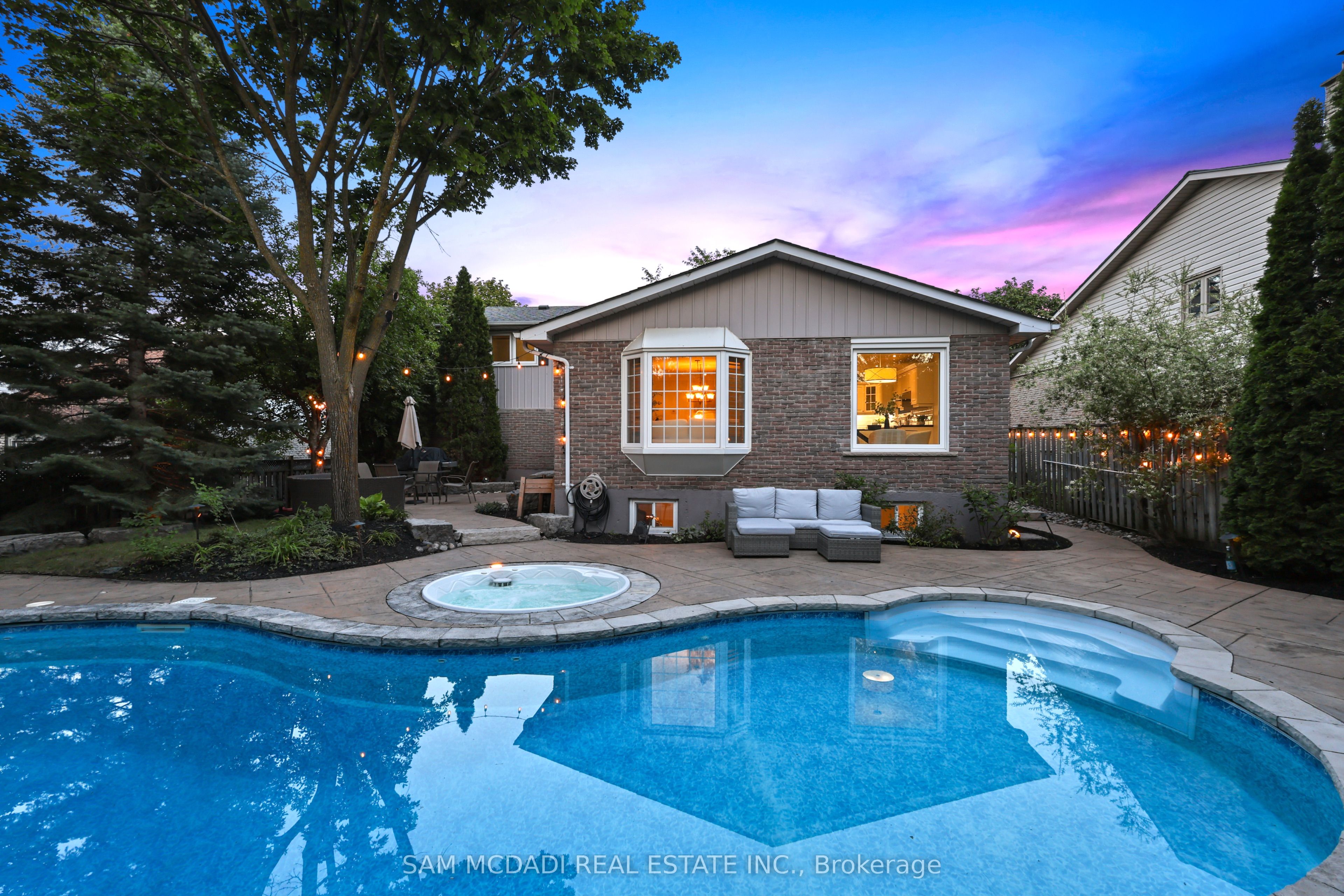38 Kenninghall Boulevard Property Photo 44