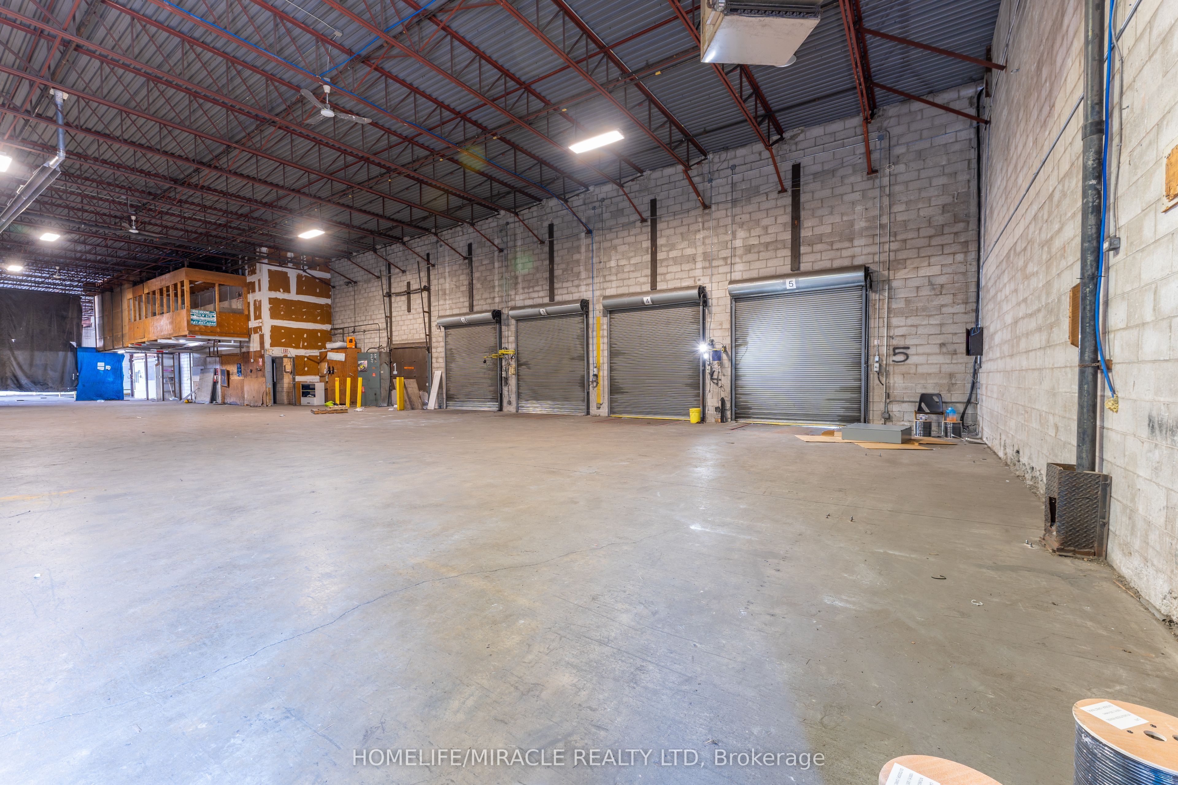 2375 Lucknow Drive Property Photo 4