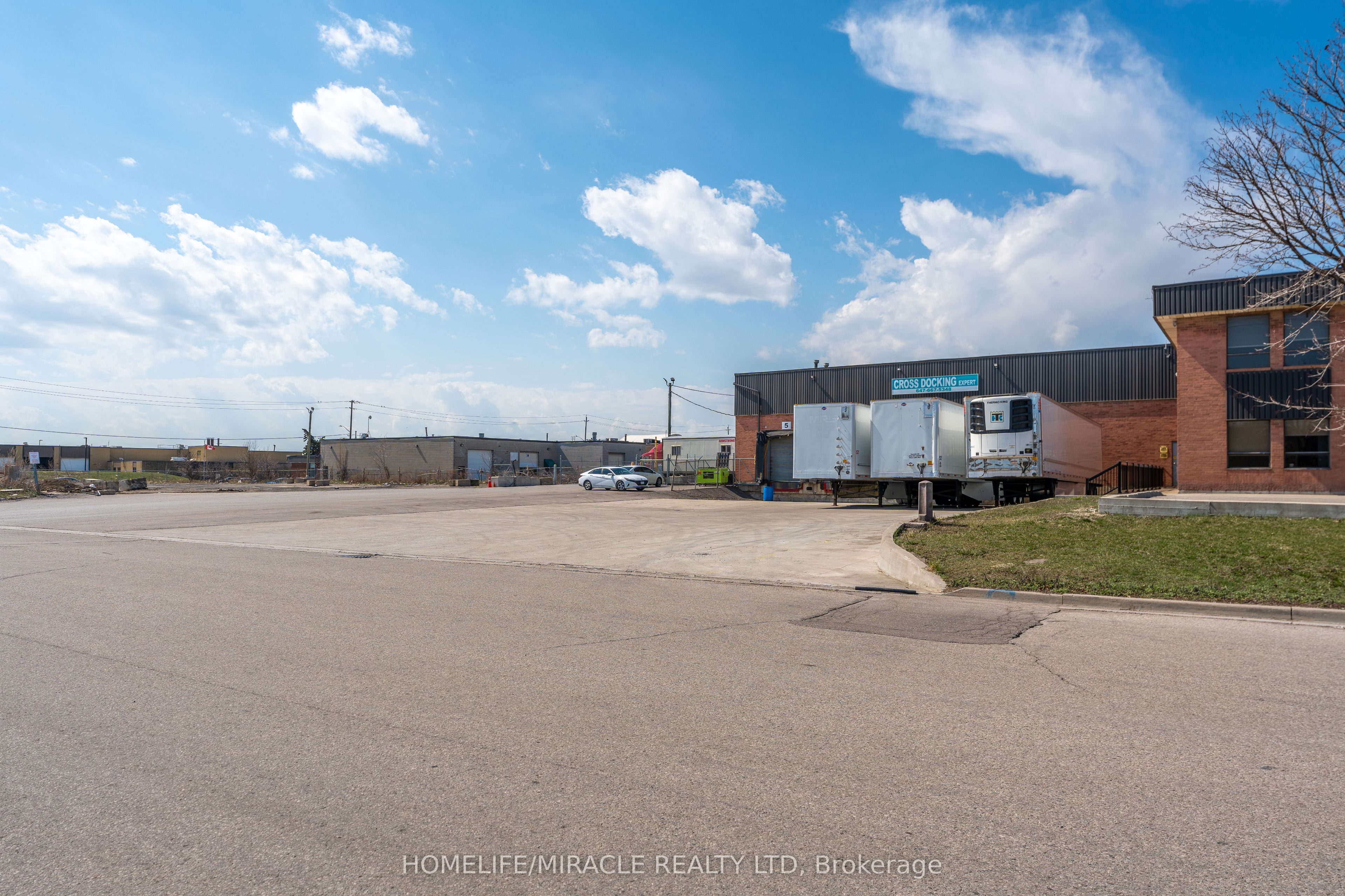 2375 Lucknow Drive Property Photo 11