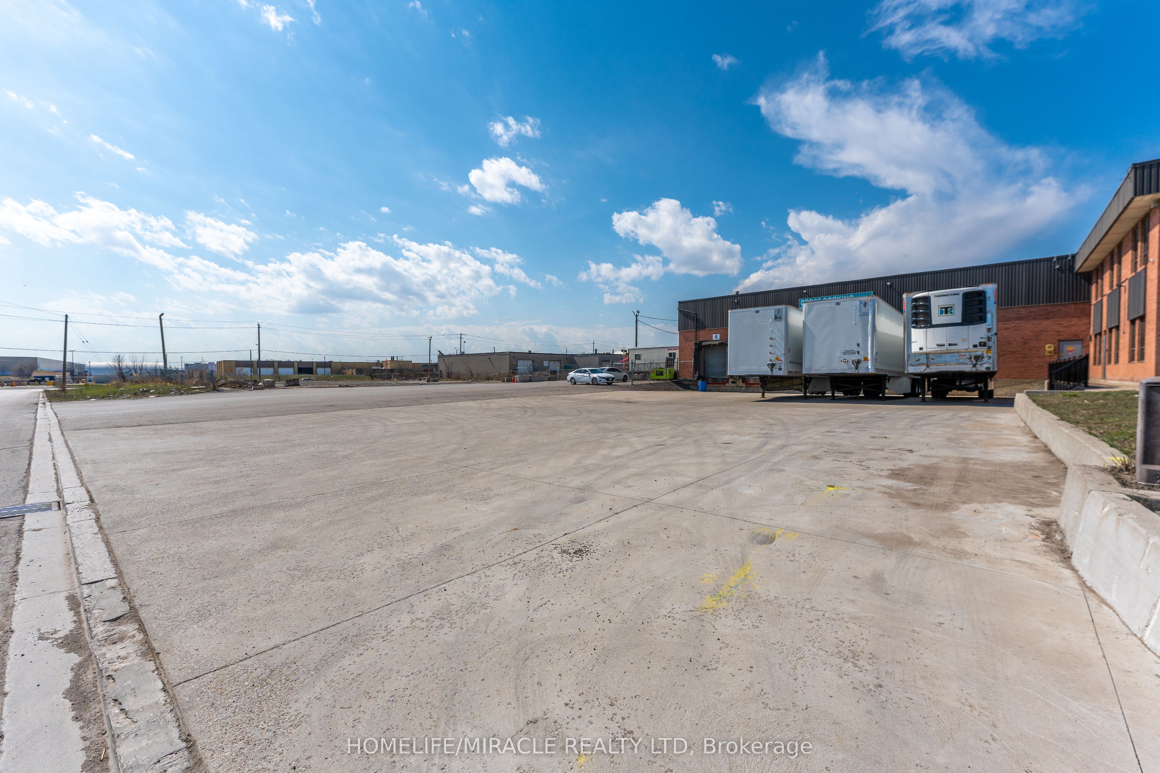 2375 Lucknow Drive Property Photo 12