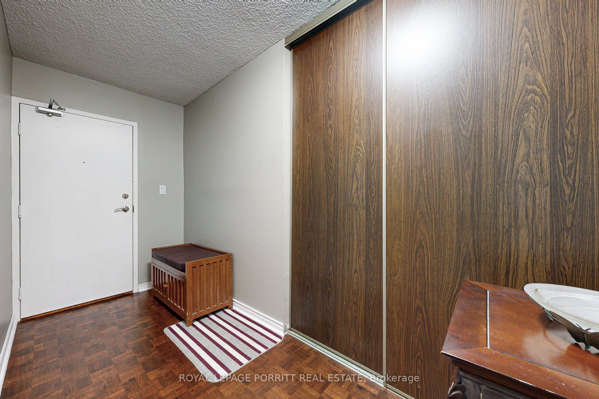 1535 Lakeshore Road E 201 Property Photo 3