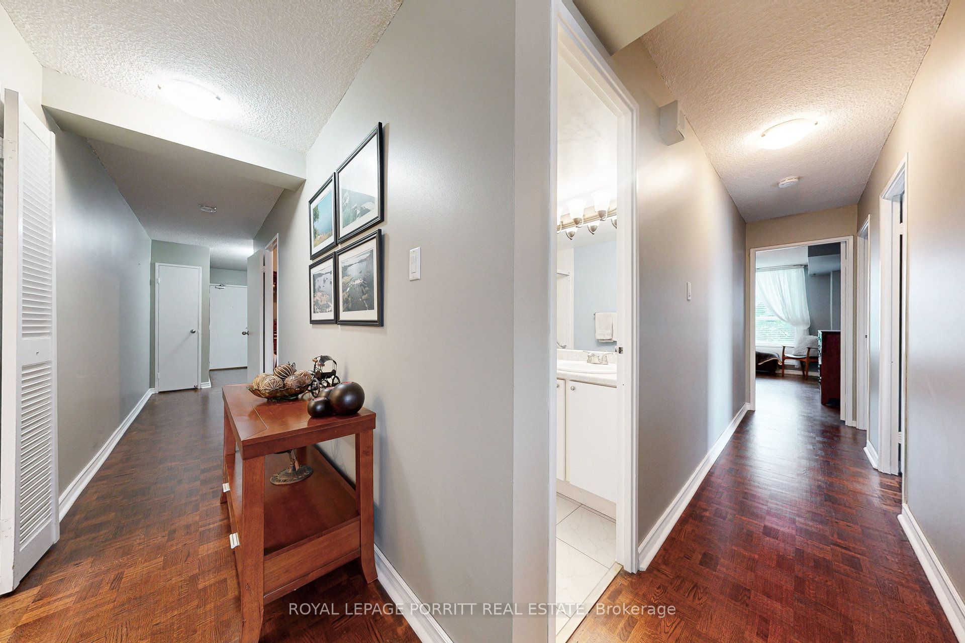 1535 Lakeshore Road E 201 Property Photo 4