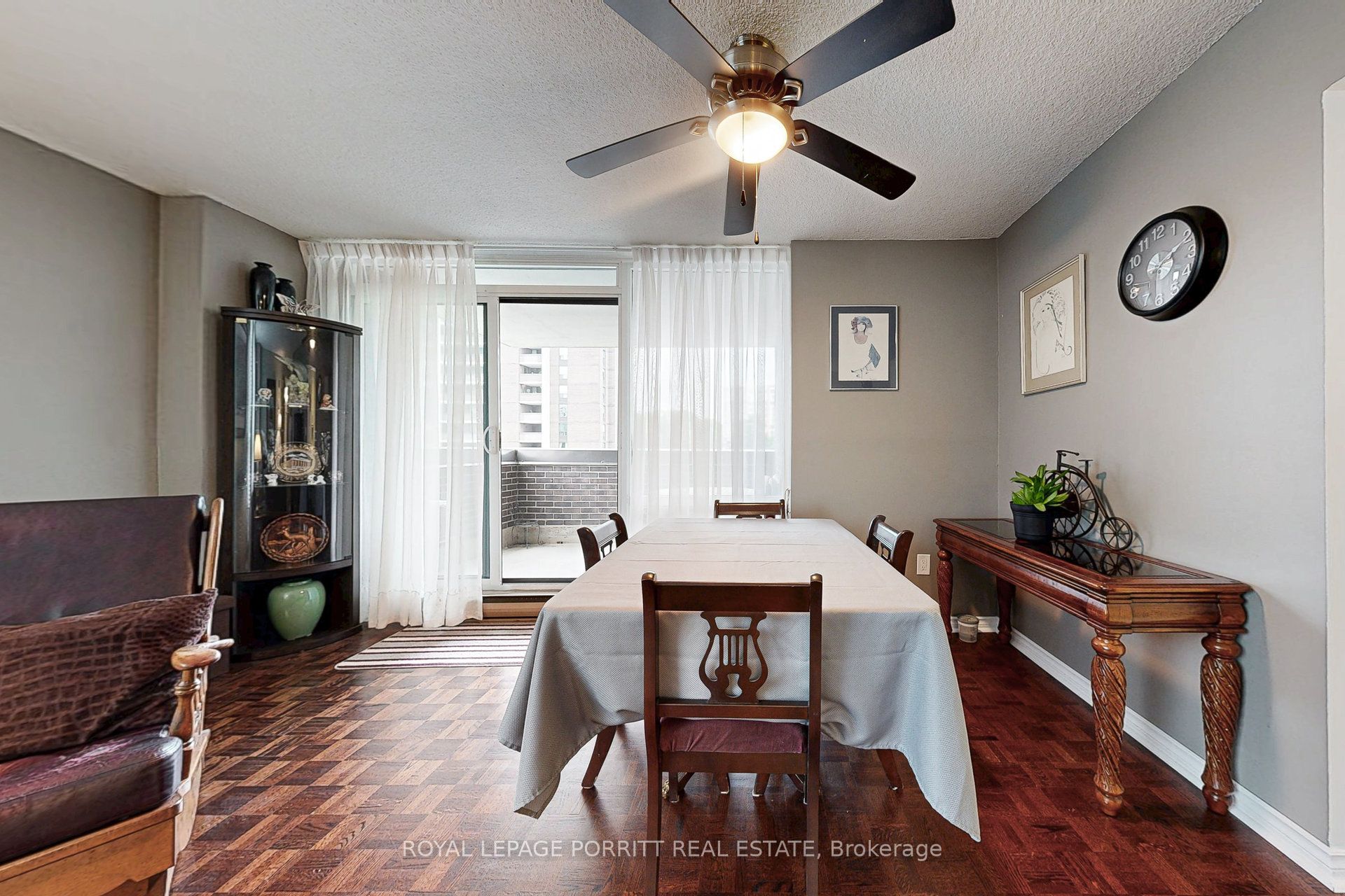 1535 Lakeshore Road E 201 Property Photo 9