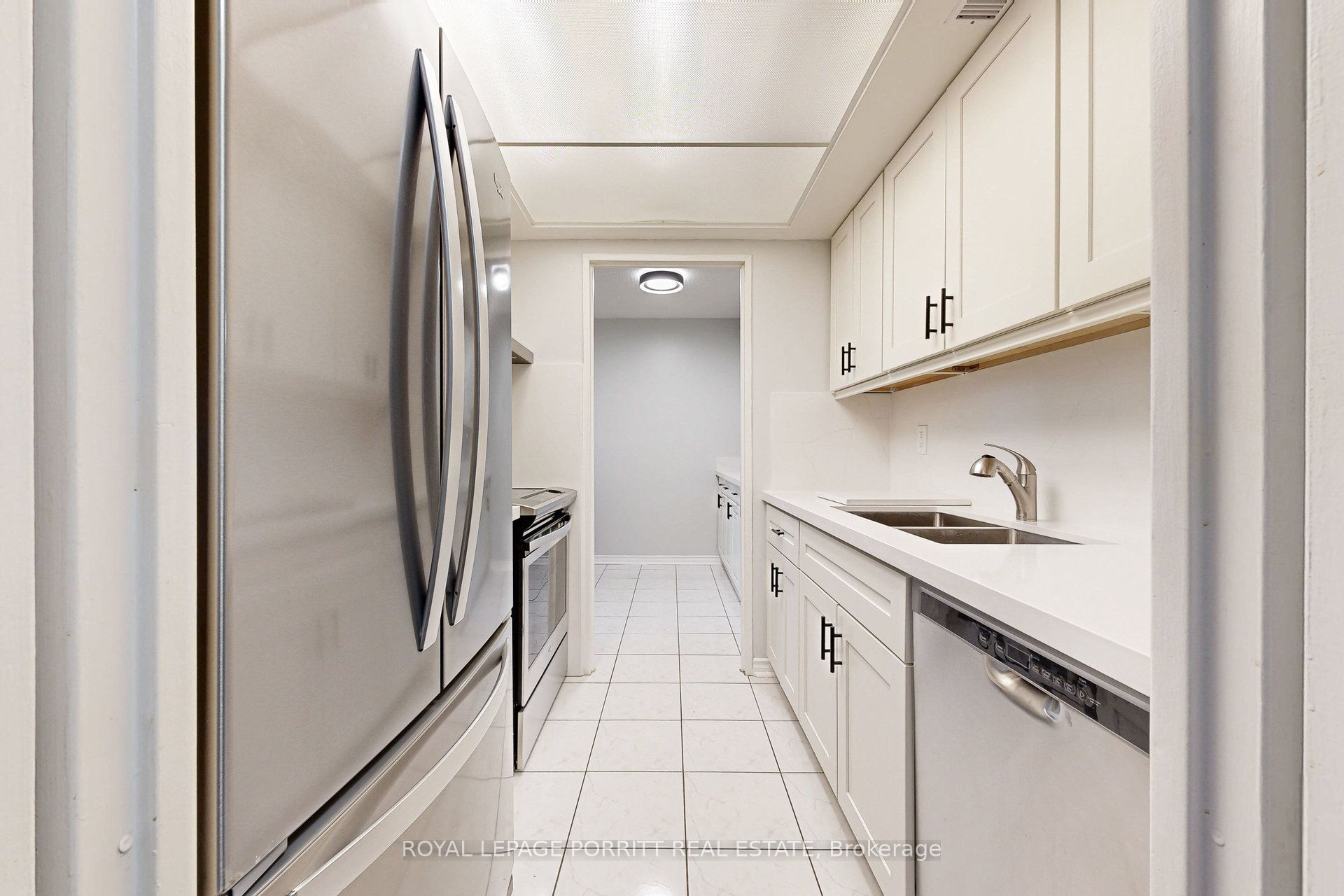 1535 Lakeshore Road E 201 Property Photo 13