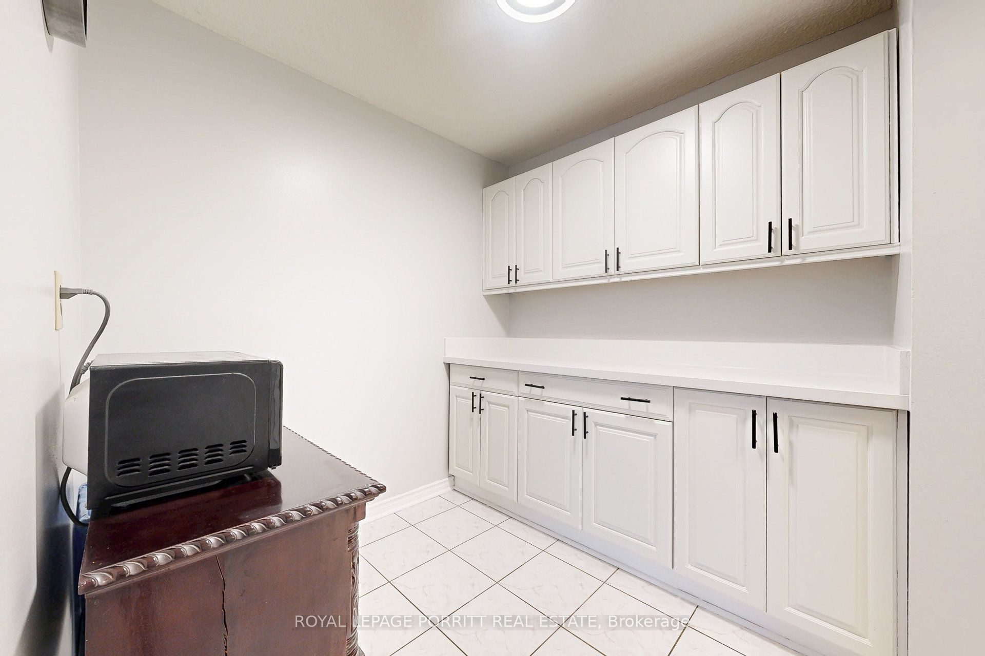1535 Lakeshore Road E 201 Property Photo 16