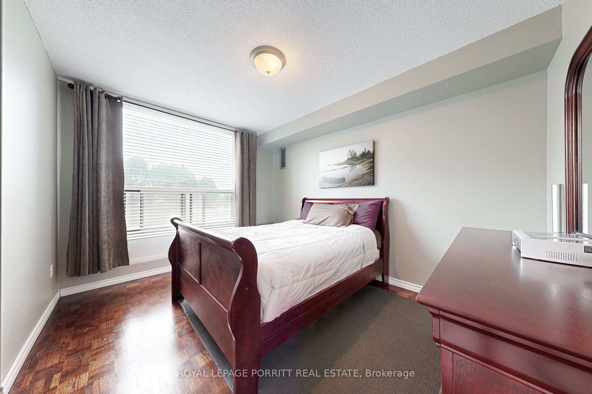 1535 Lakeshore Road E 201 Property Photo 18