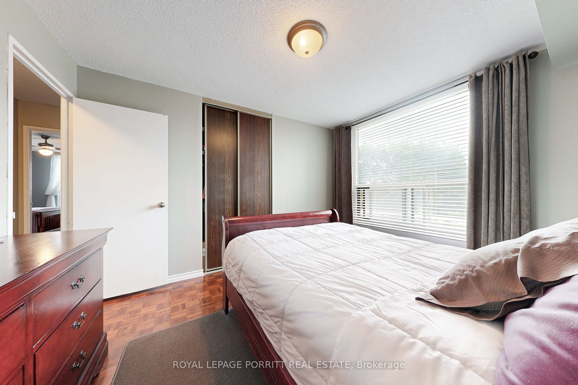 1535 Lakeshore Road E 201 Property Photo 20