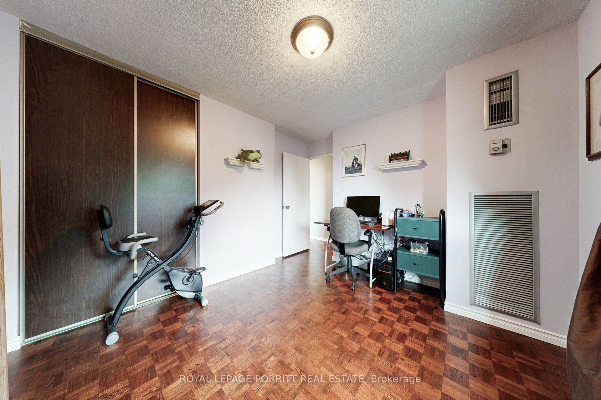 1535 Lakeshore Road E 201 Property Photo 23