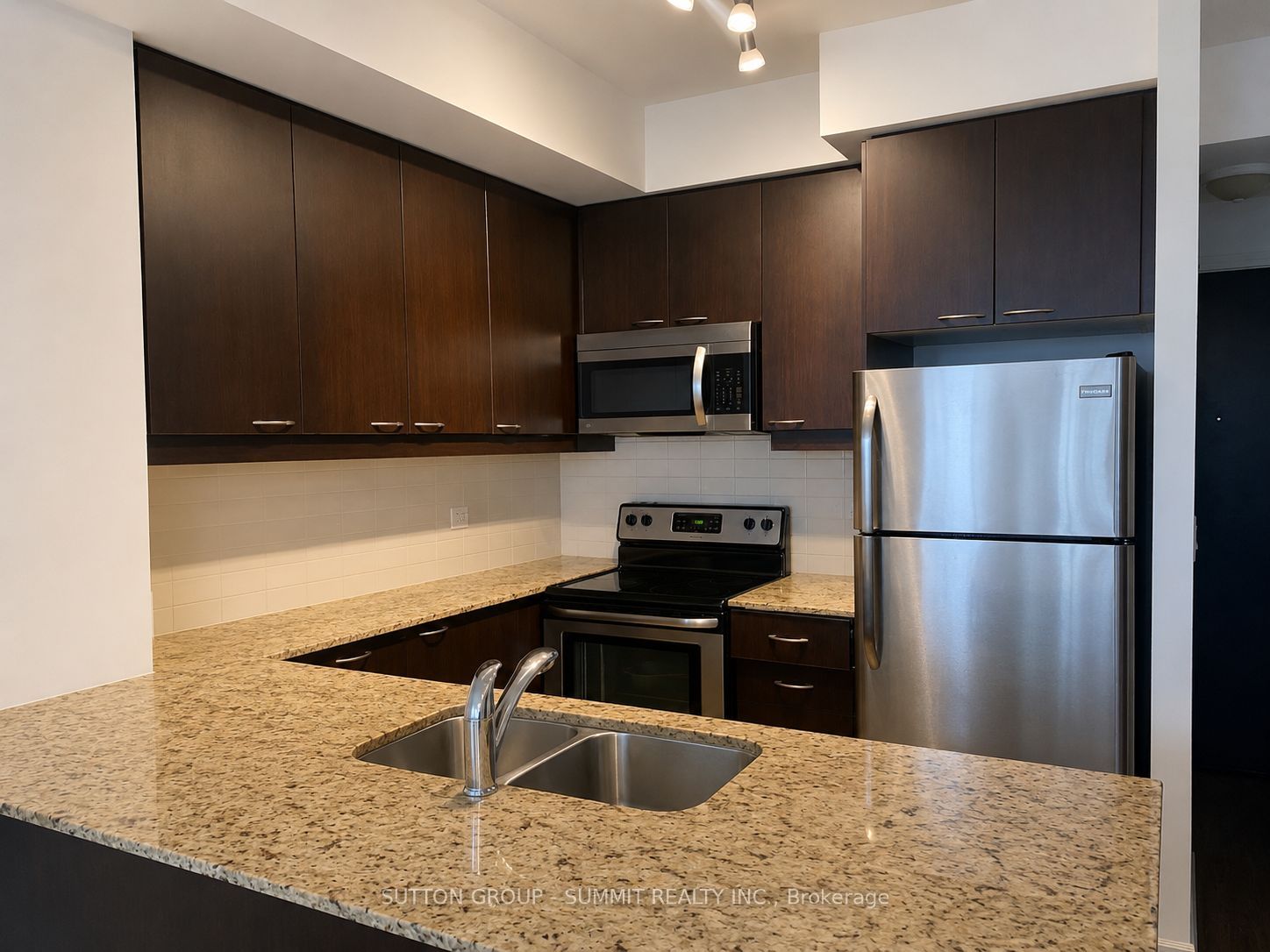 385 Prince Of Wales Avenue 2809 Property Photo 4