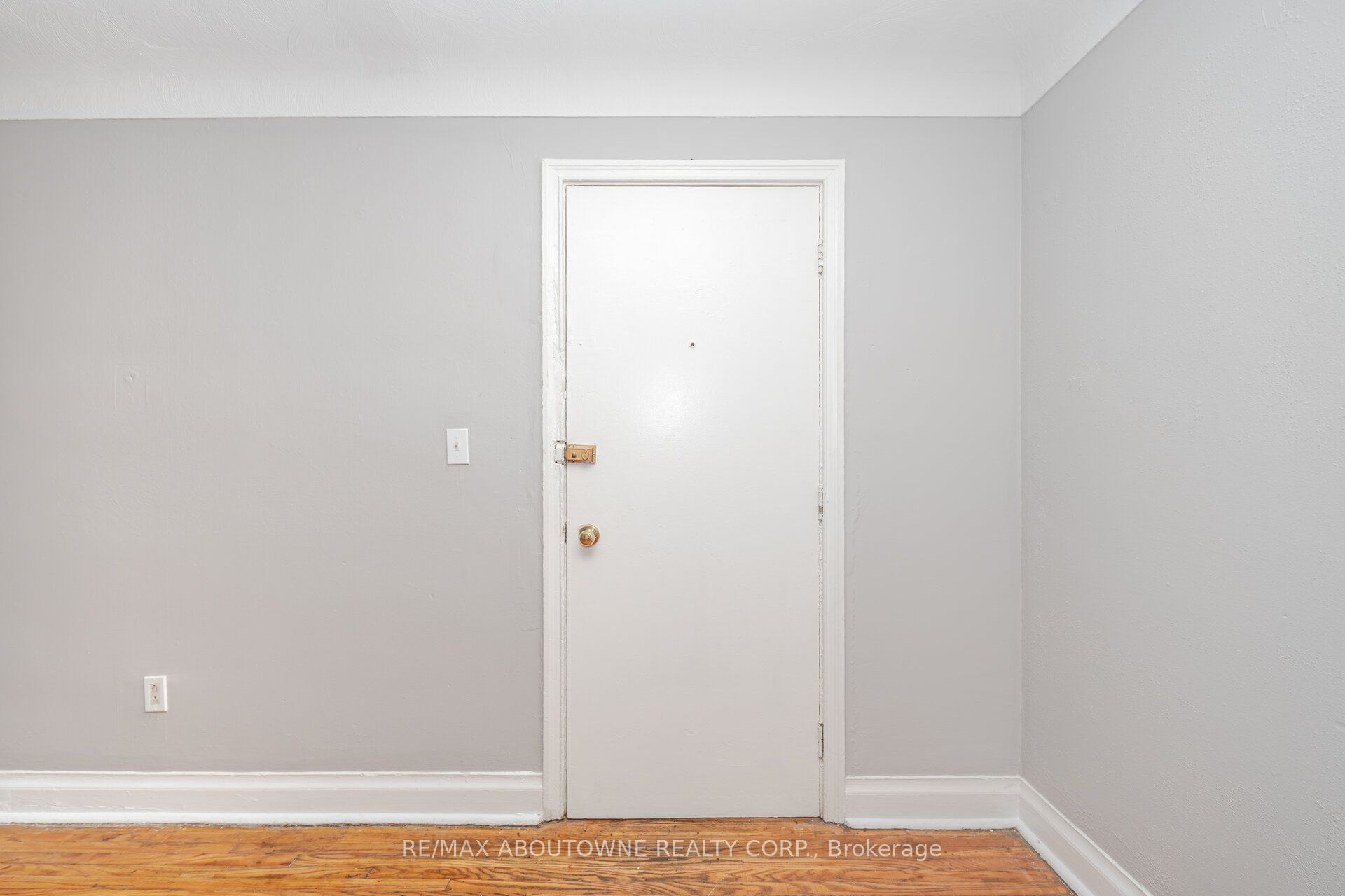 1031 Churchill Avenue E 3 Property Photo 4