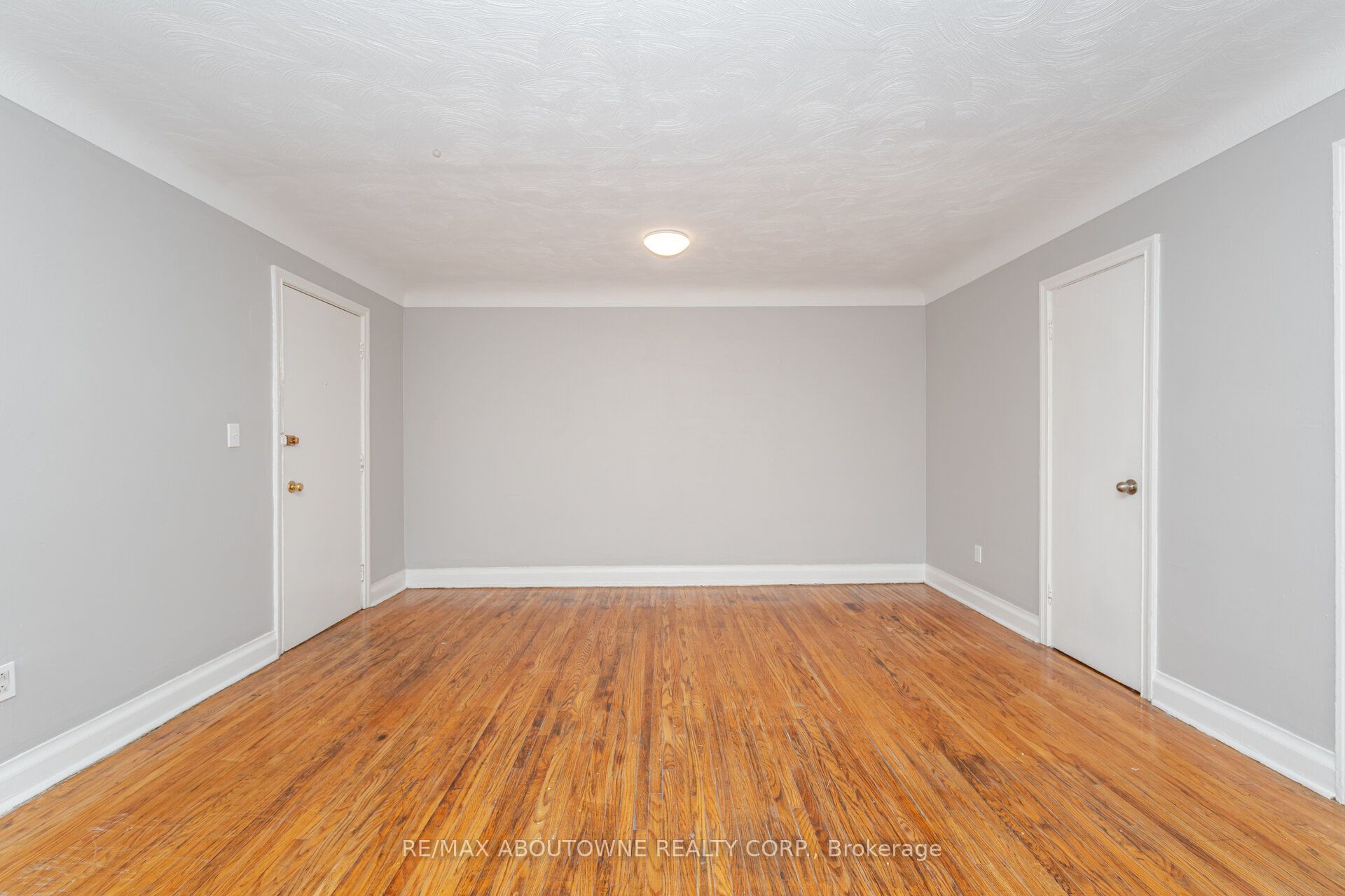 1031 Churchill Avenue E 3 Property Photo 8