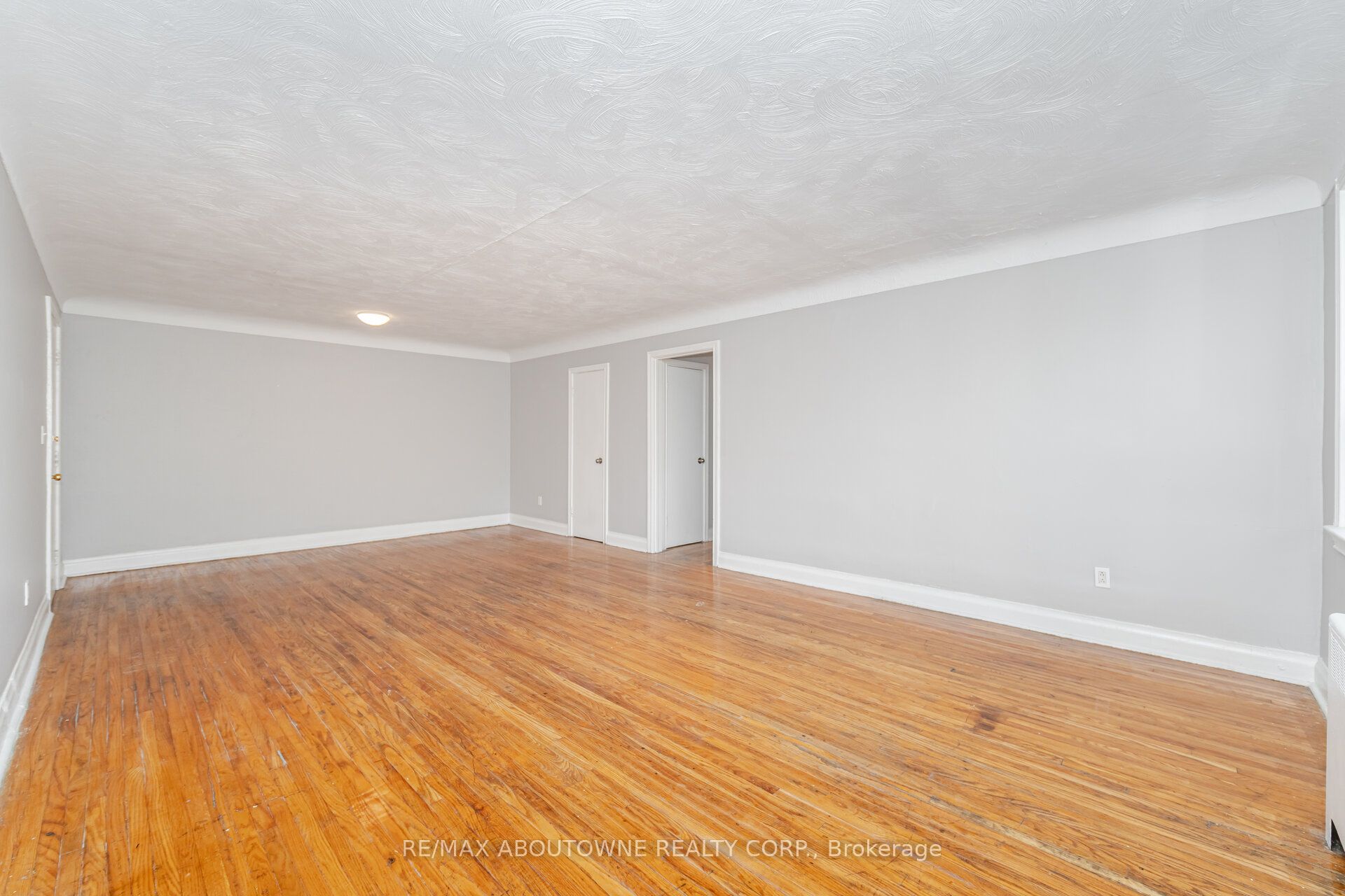 1031 Churchill Avenue E 3 Property Photo 11