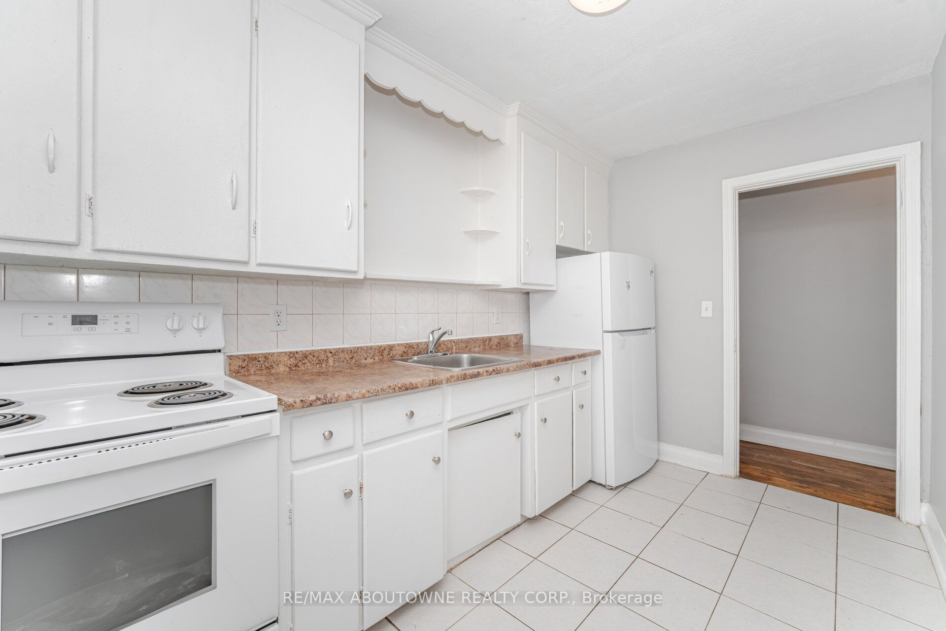 1031 Churchill Avenue E 3 Property Photo 14
