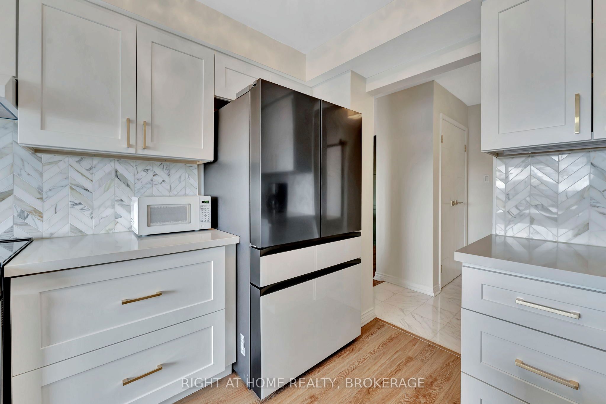 2190 Lakeshore Road 802 Property Photo 12