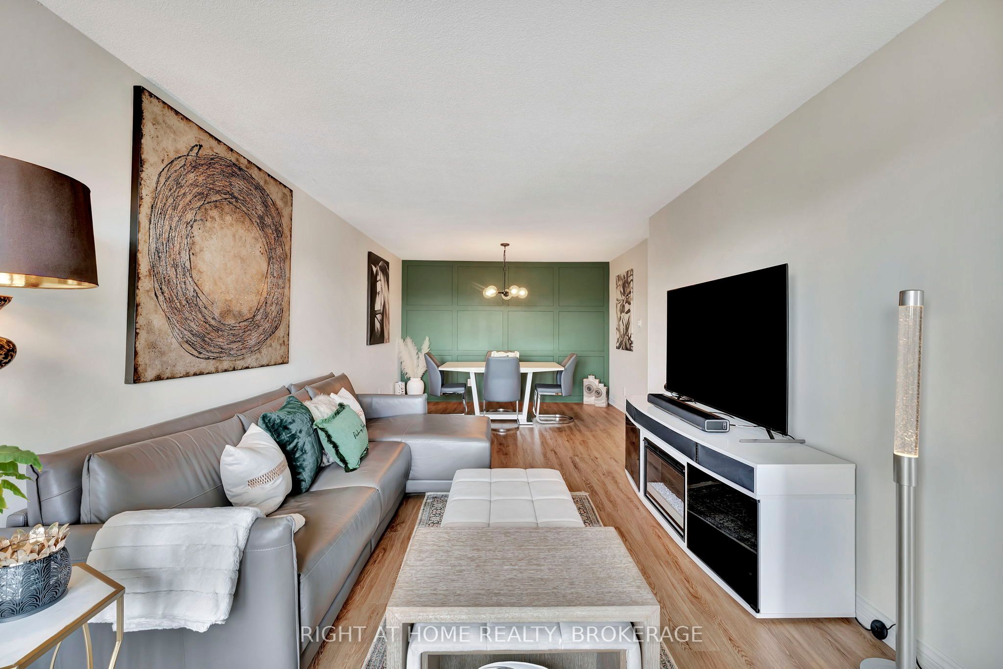 2190 Lakeshore Road 802 Property Photo 17