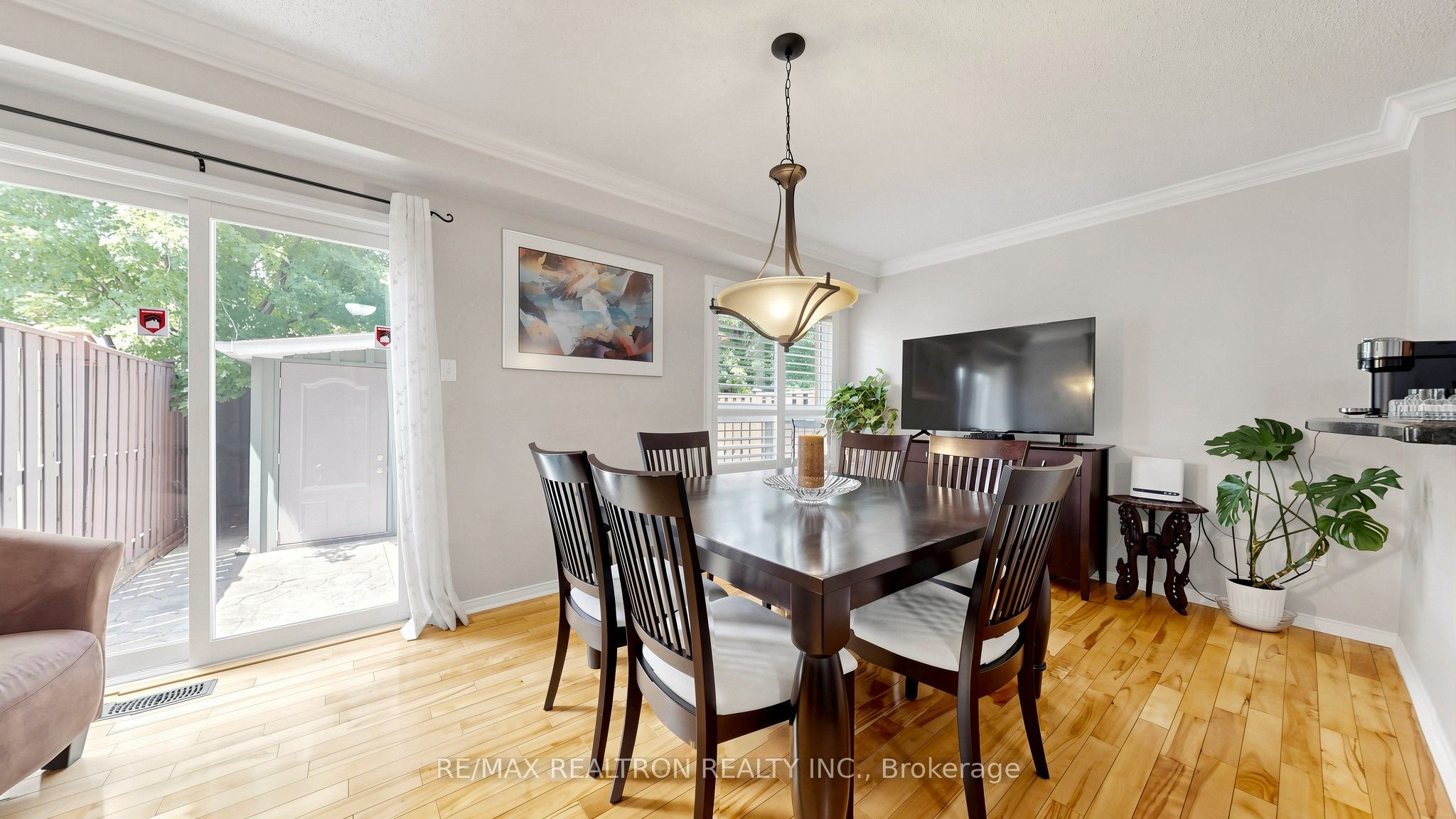 1225 Houston Drive Property Photo 7