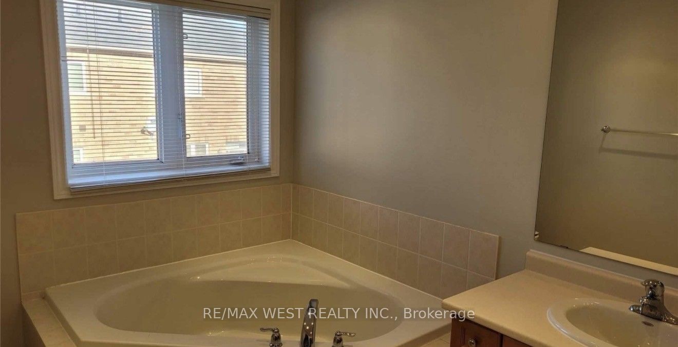 8 Callalily Road Property Photo 13
