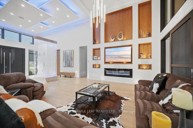 9229 8th Line Property Photo 6