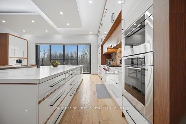 9229 8th Line Property Photo 8