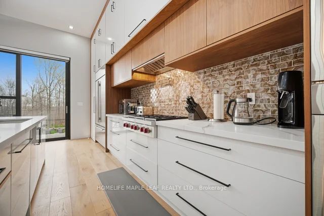 9229 8th Line Property Photo 9