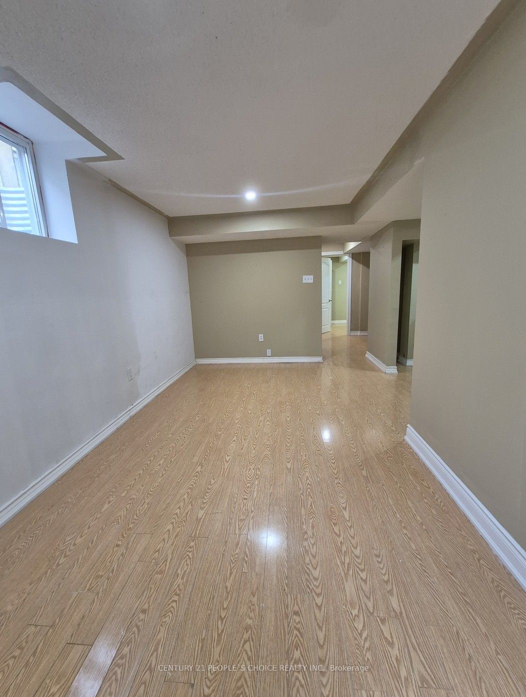 1292 Godwick Drive (lower) Property Photo 7