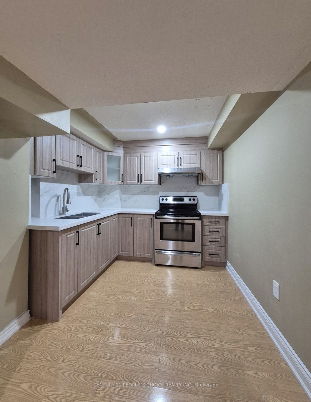 1292 Godwick Drive (lower) Property Photo 12