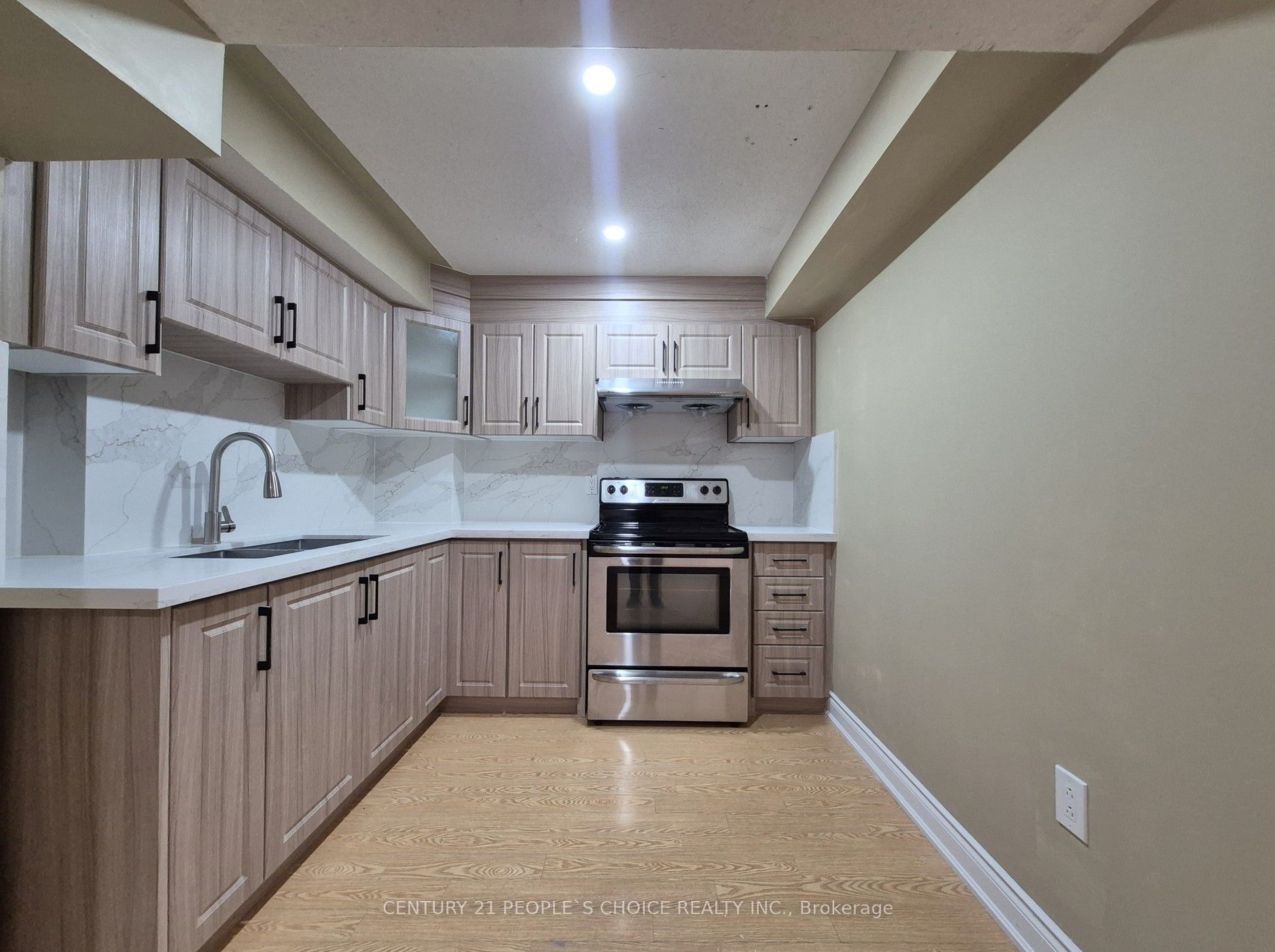 1292 Godwick Drive (lower) Property Photo 14