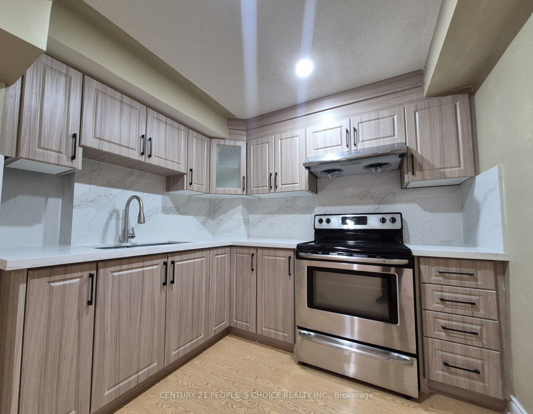 1292 Godwick Drive (lower) Property Photo 16