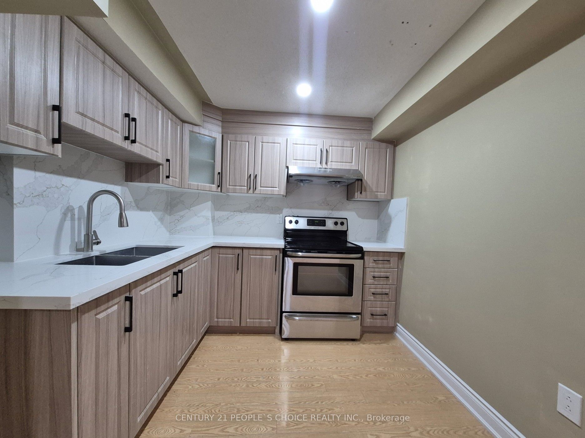 1292 Godwick Drive (lower) Property Photo 17