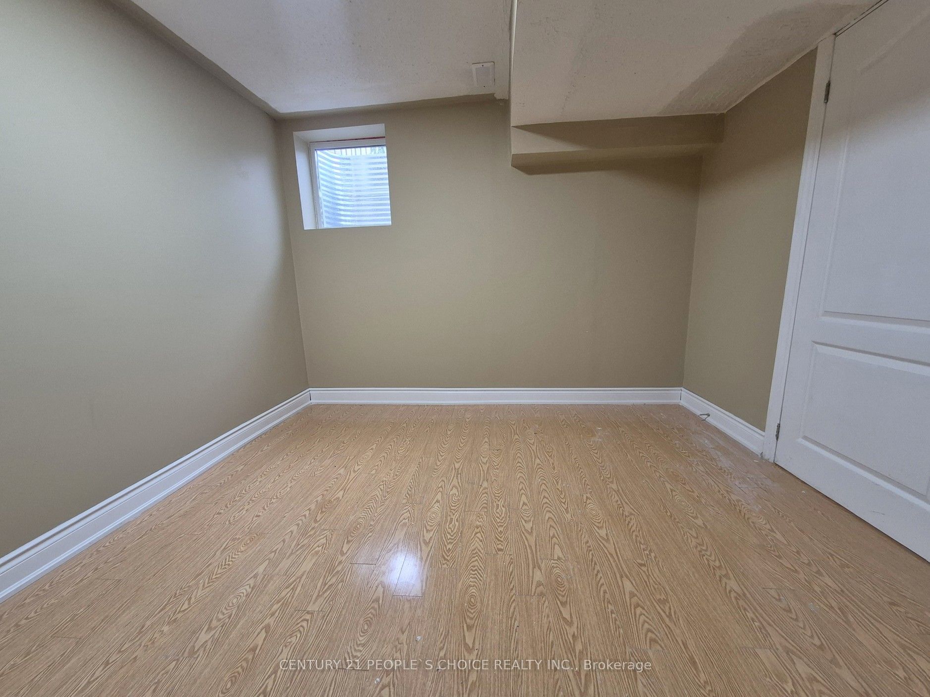 1292 Godwick Drive (lower) Property Photo 19