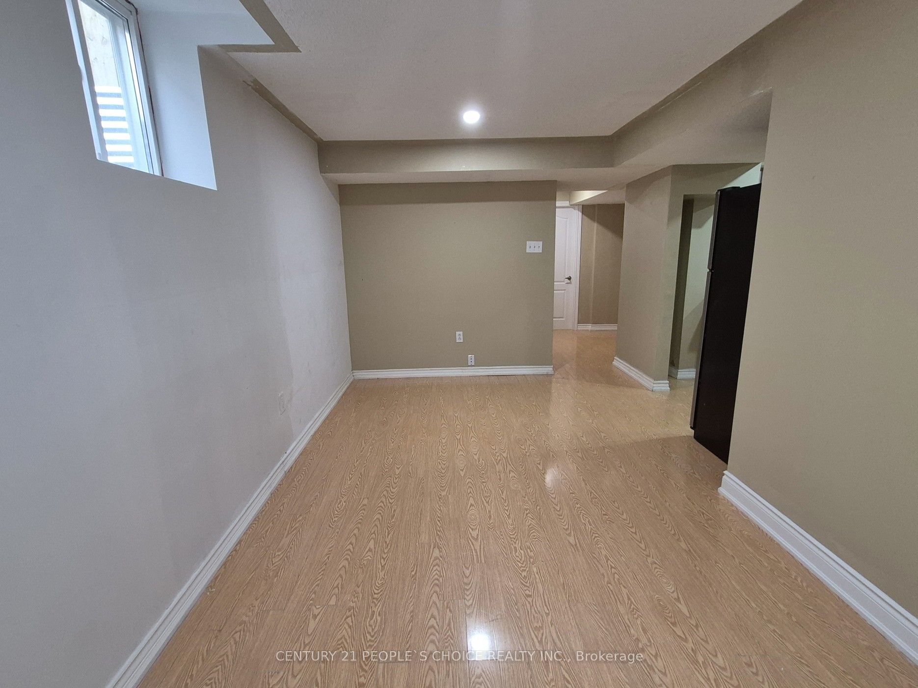 1292 Godwick Drive (lower) Property Photo 21