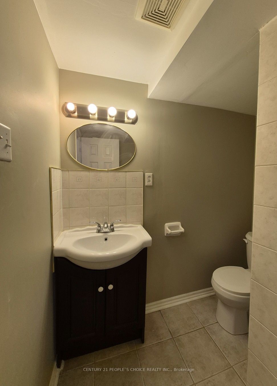 1292 Godwick Drive (lower) Property Photo 23