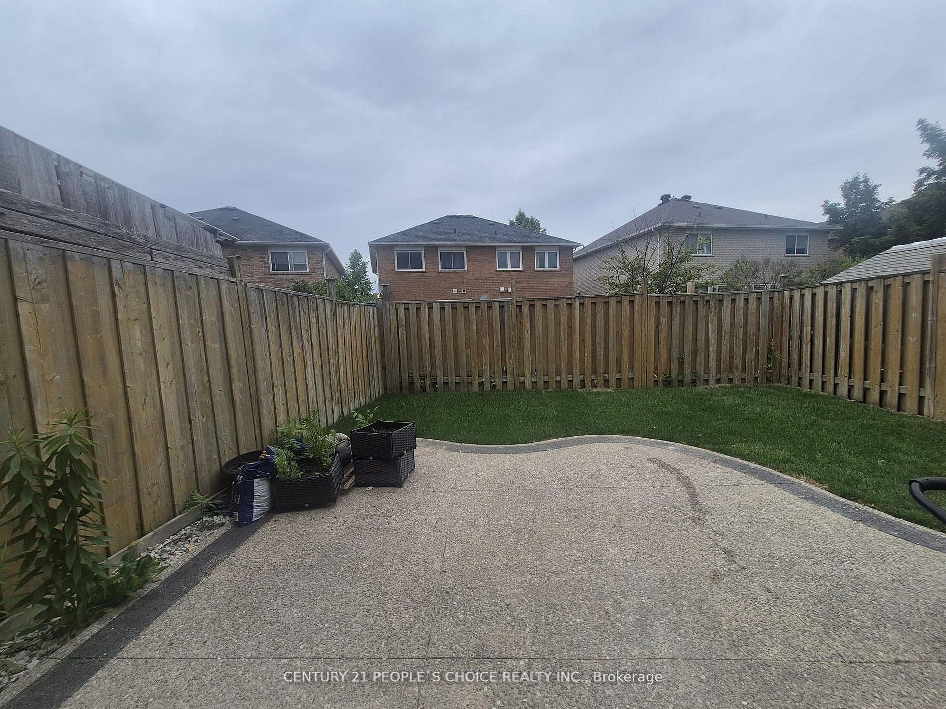 1292 Godwick Drive (lower) Property Photo 26