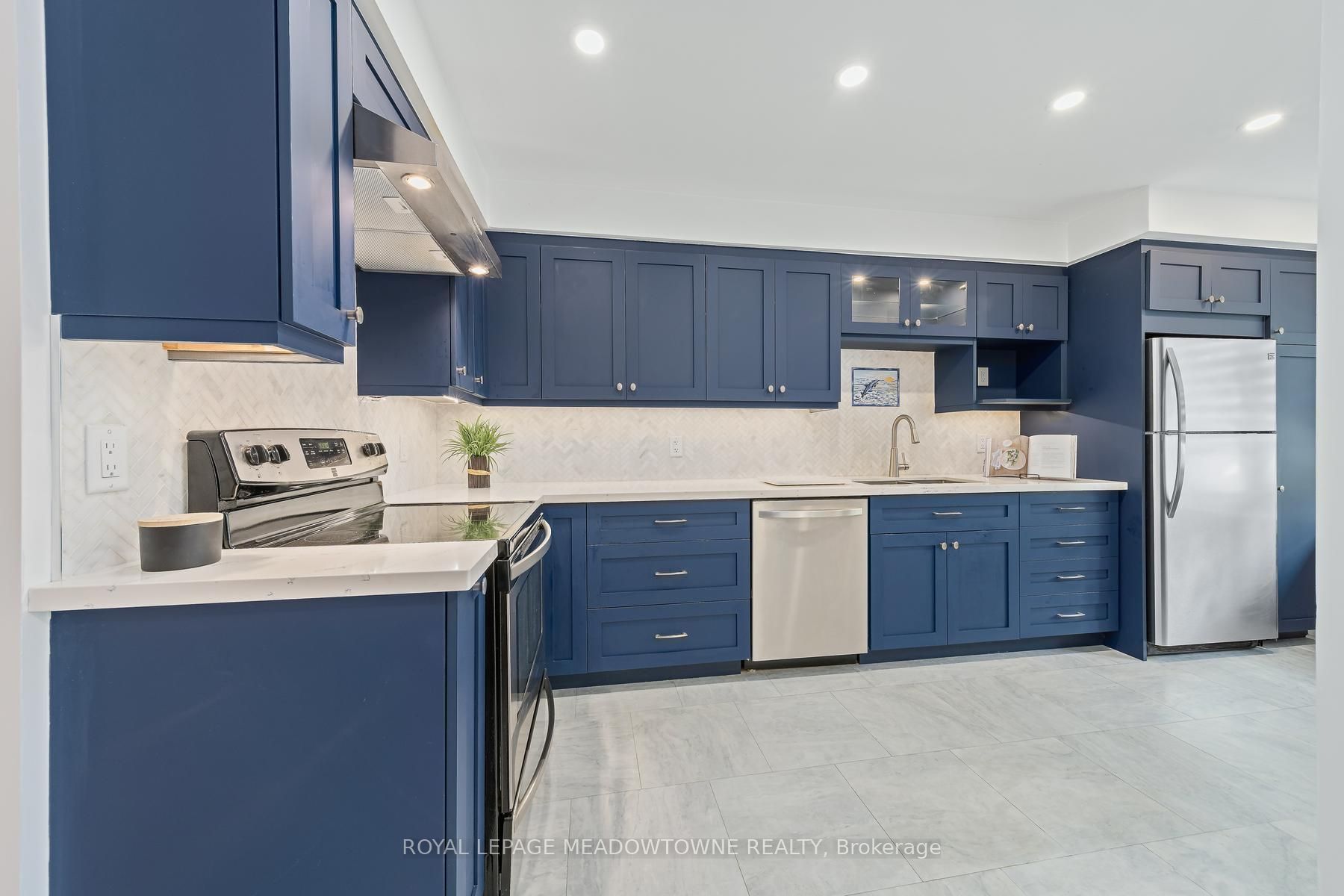 76 River Drive 11 Property Photo 4