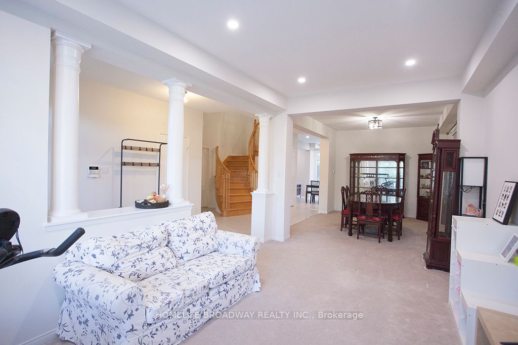 3604 Steeple Chase Crescent Property Photo 6
