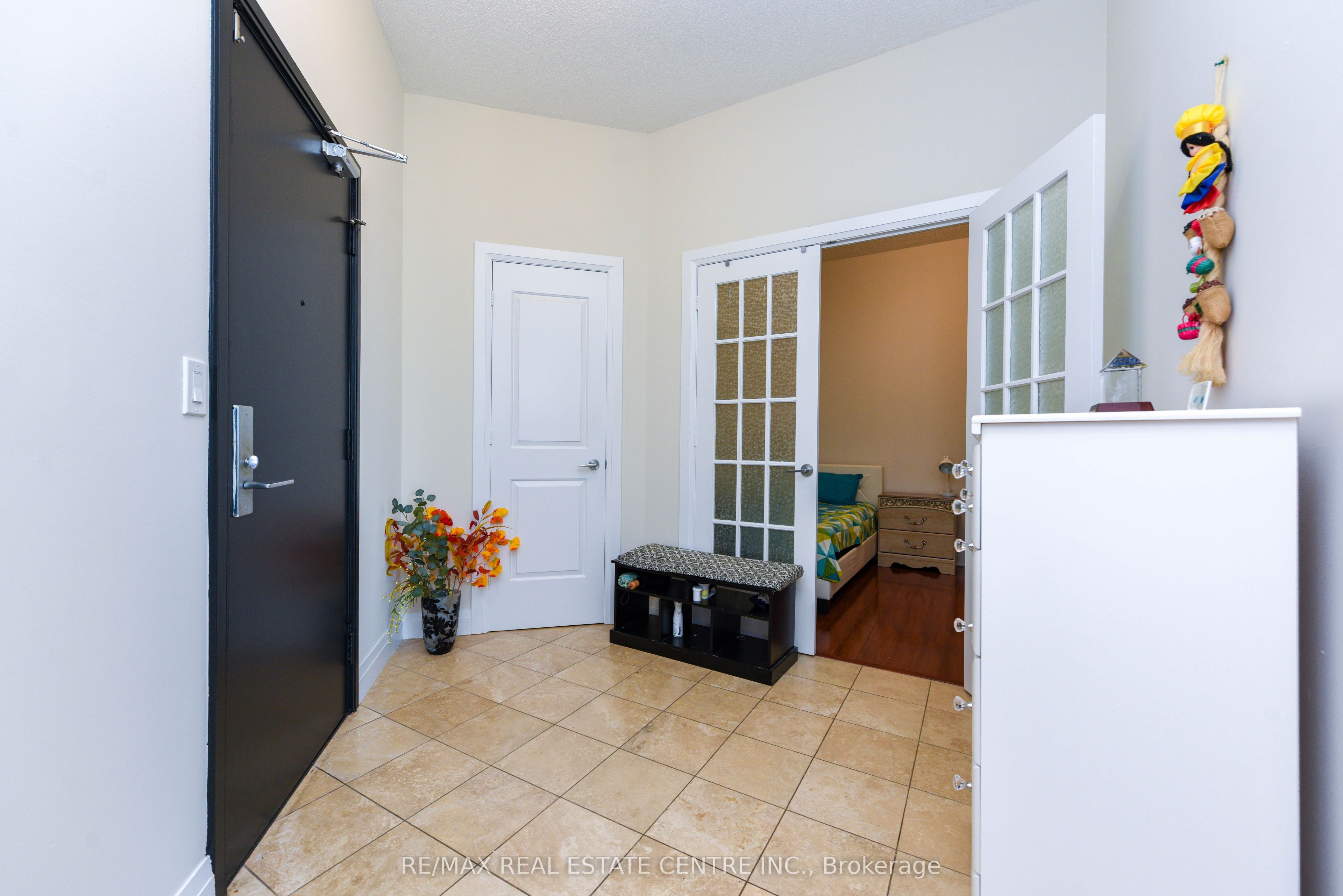 90 Absolute Avenue 2605 Property Photo 3