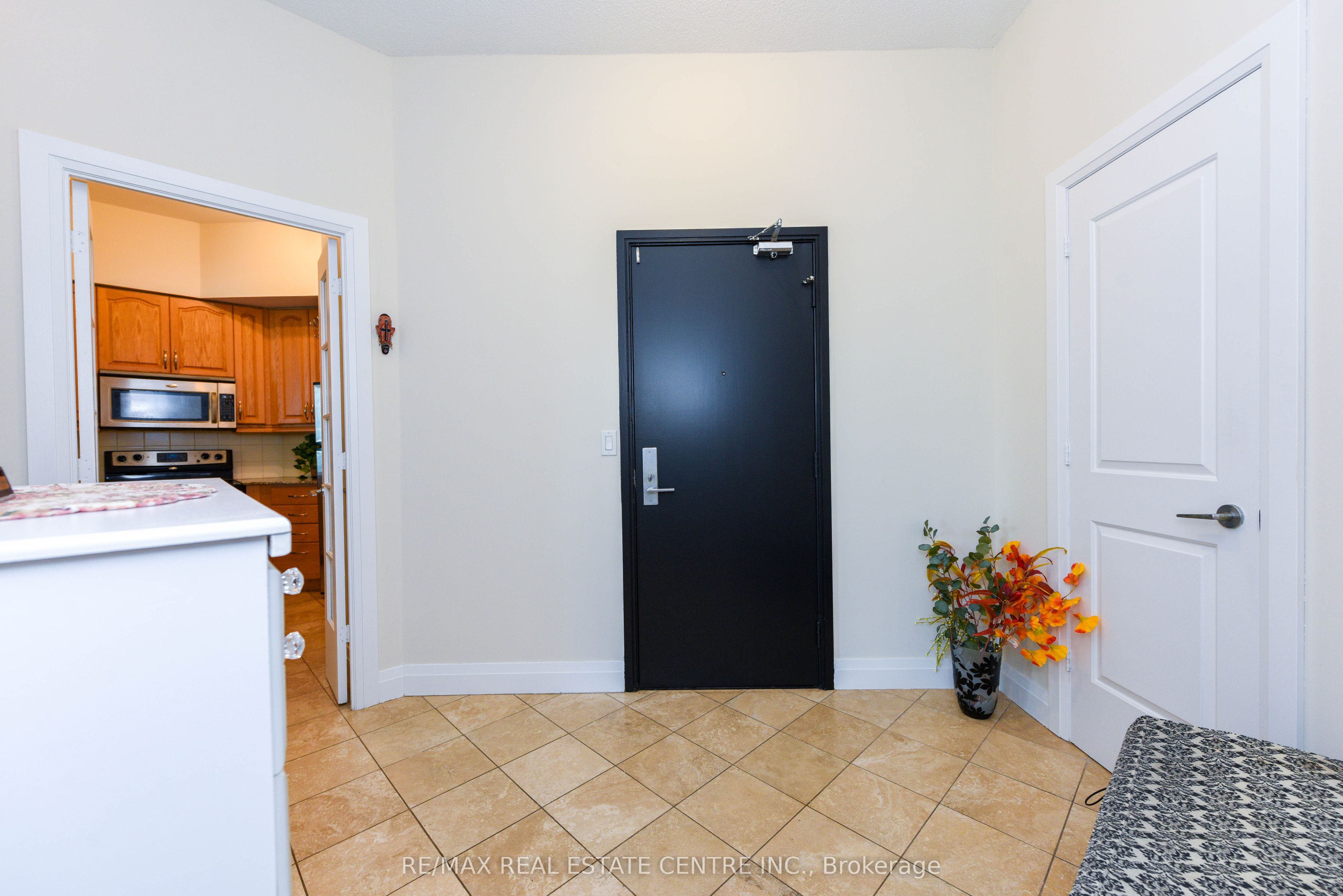 90 Absolute Avenue 2605 Property Photo 4